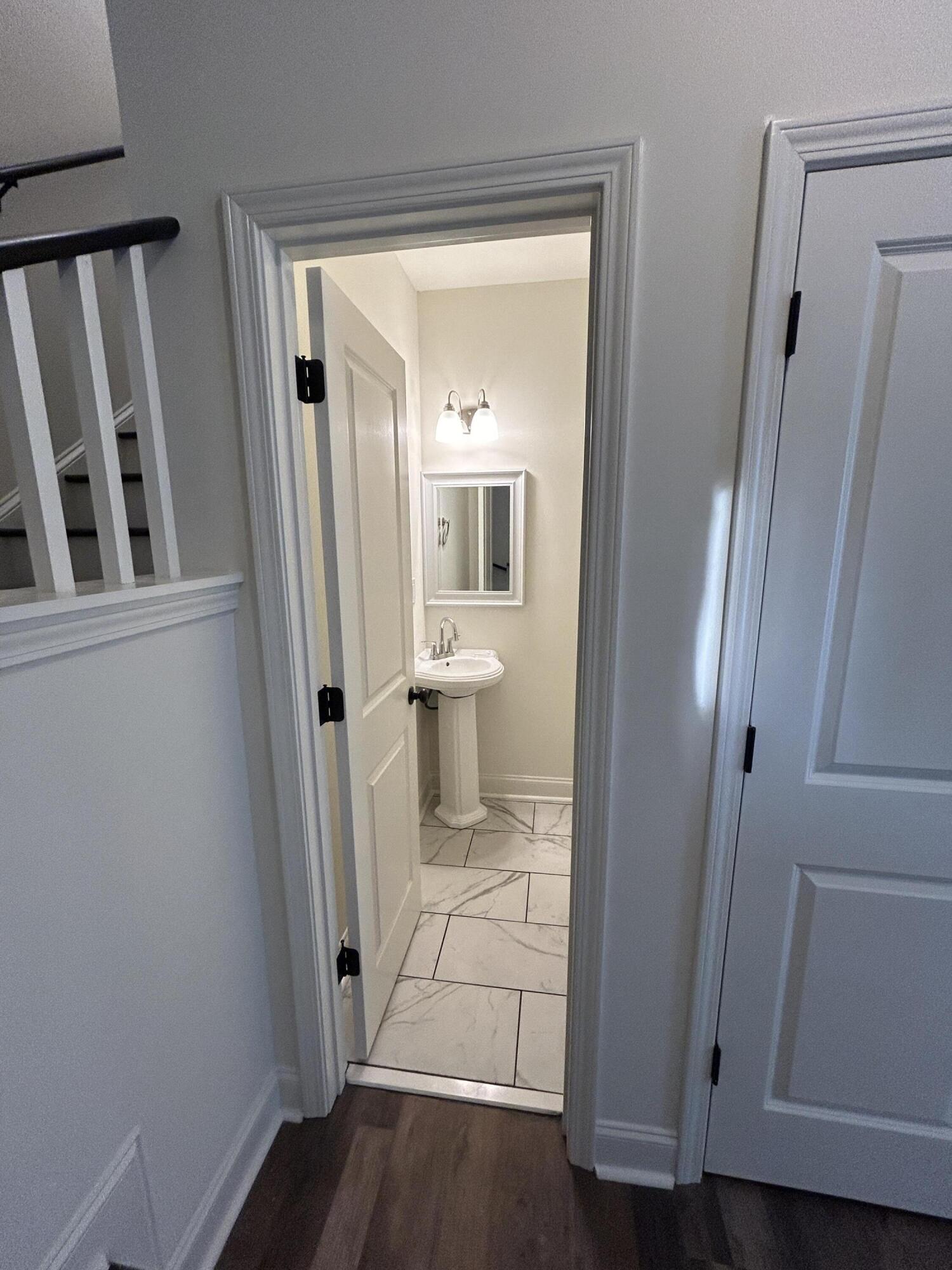 4 Fourth Pic DS Hall bath