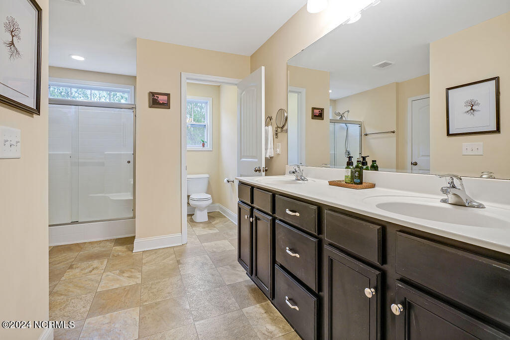 100565738 | Photo 24