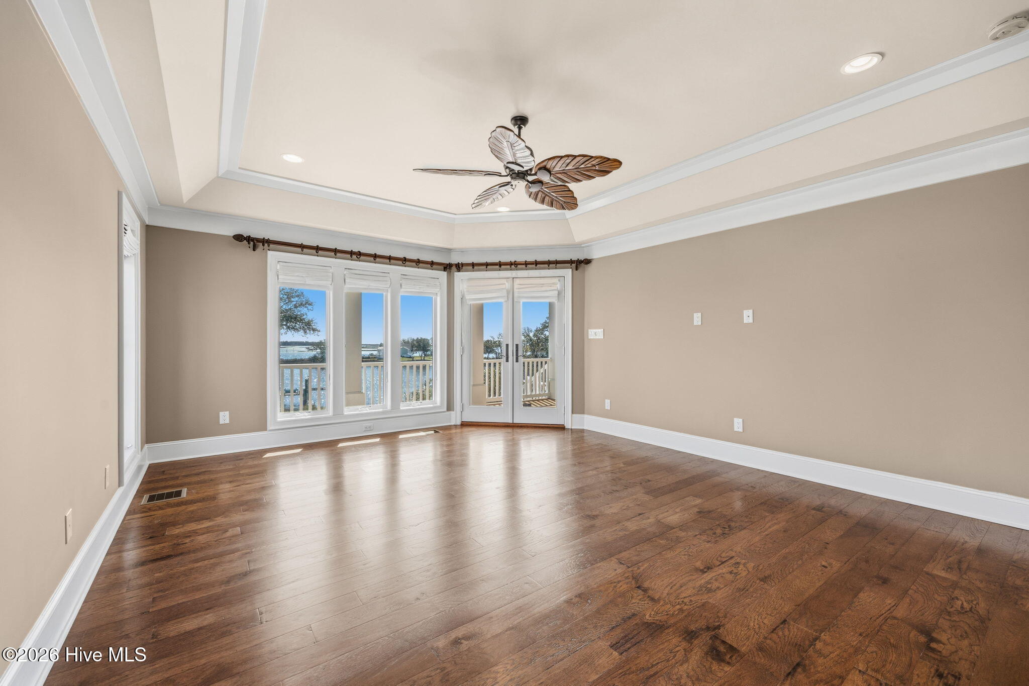 100561060 | Photo 20