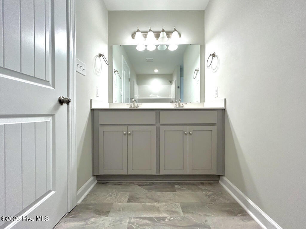 100522198 | Photo 50