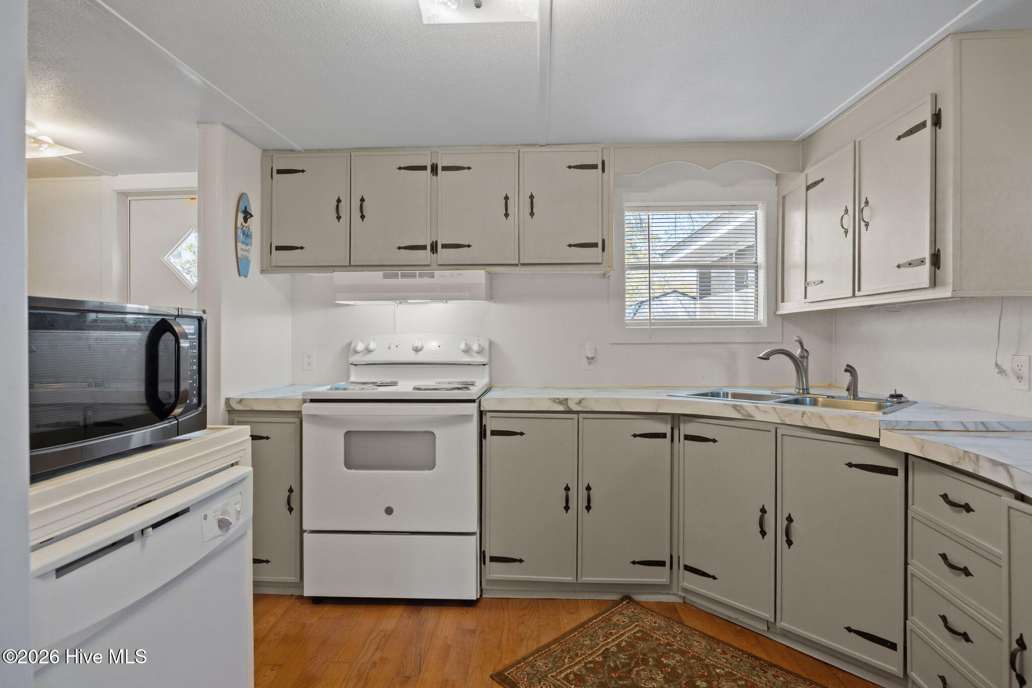 100564054 | Photo 12