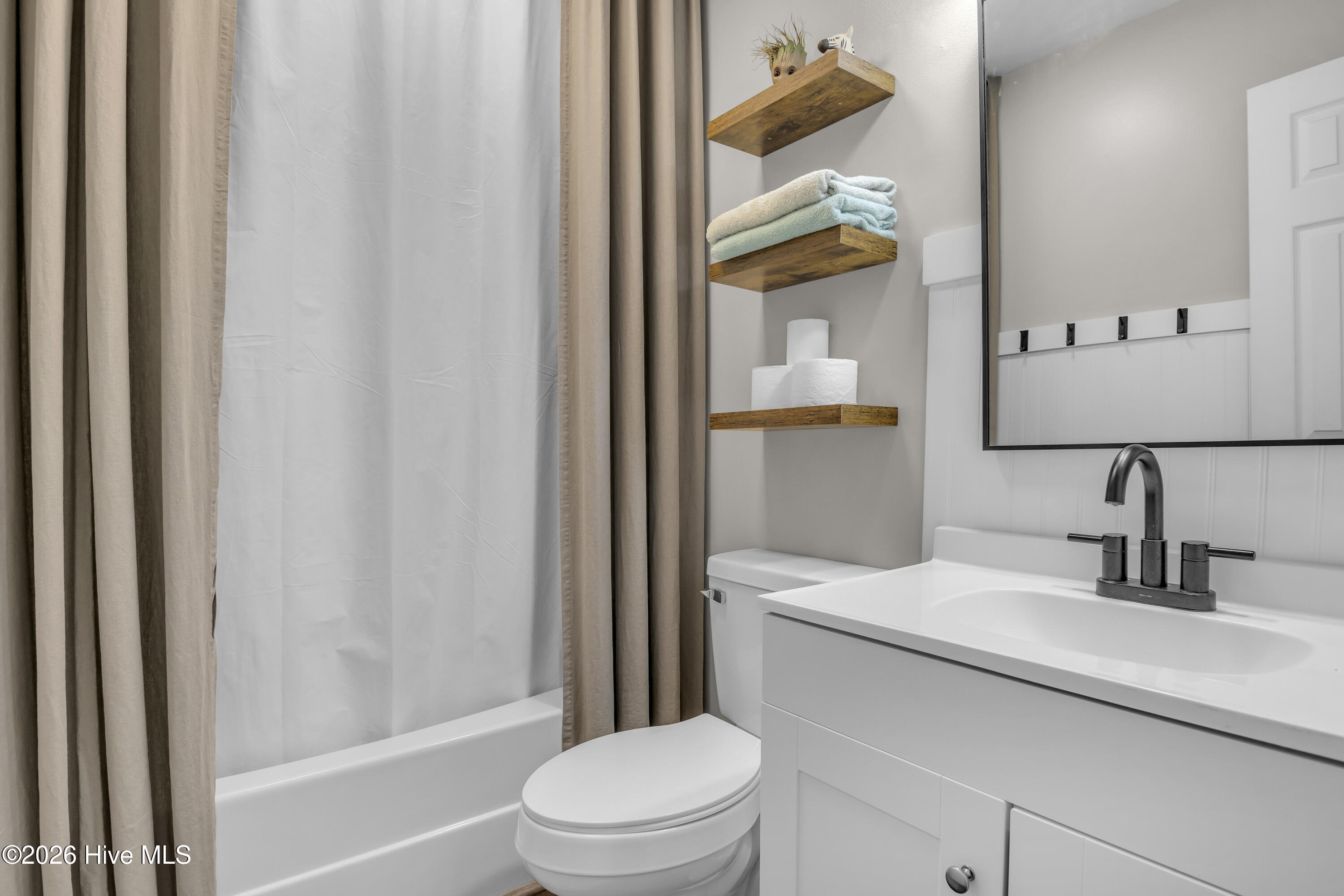 100561178 | Photo 28