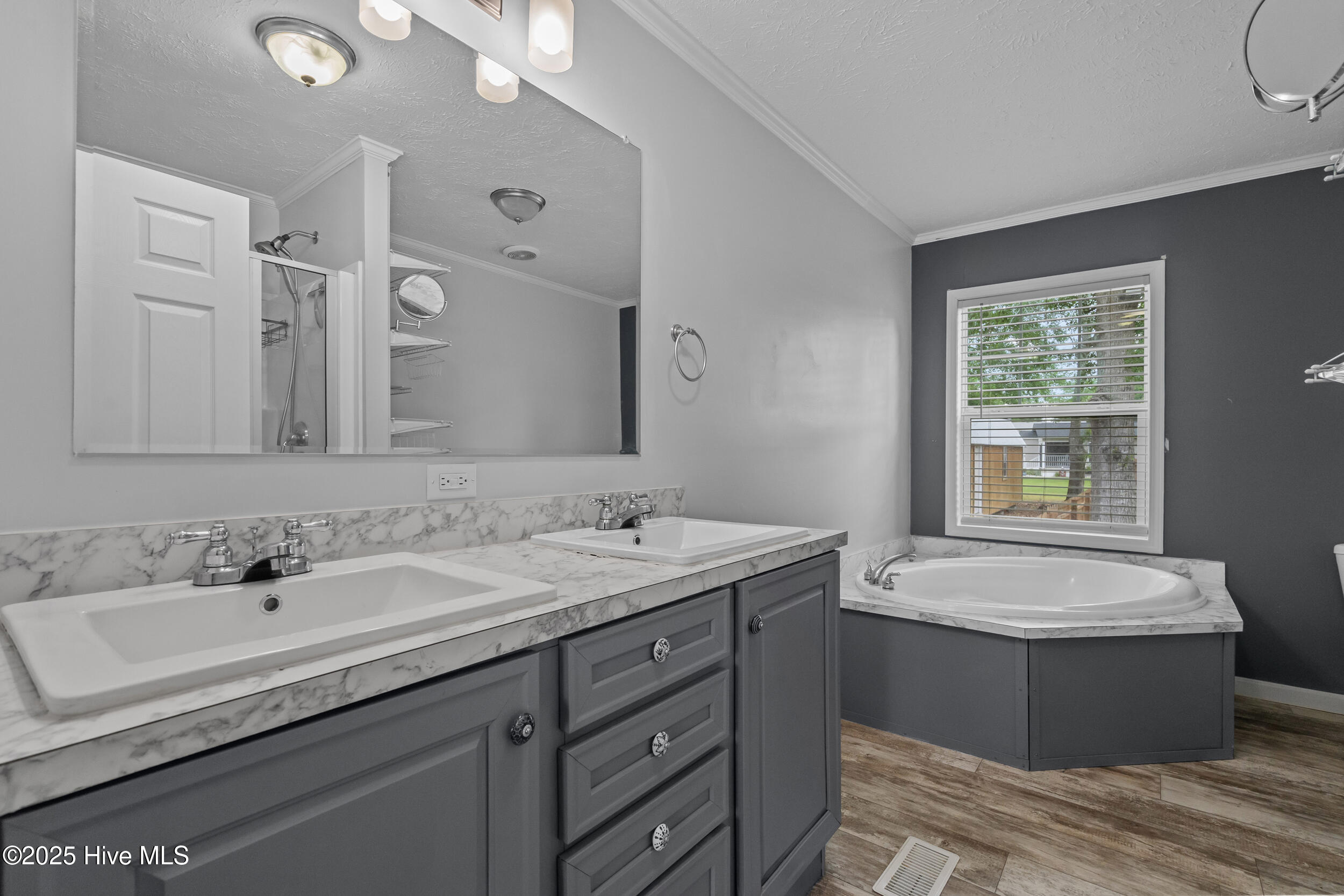 100510798 | Photo 19