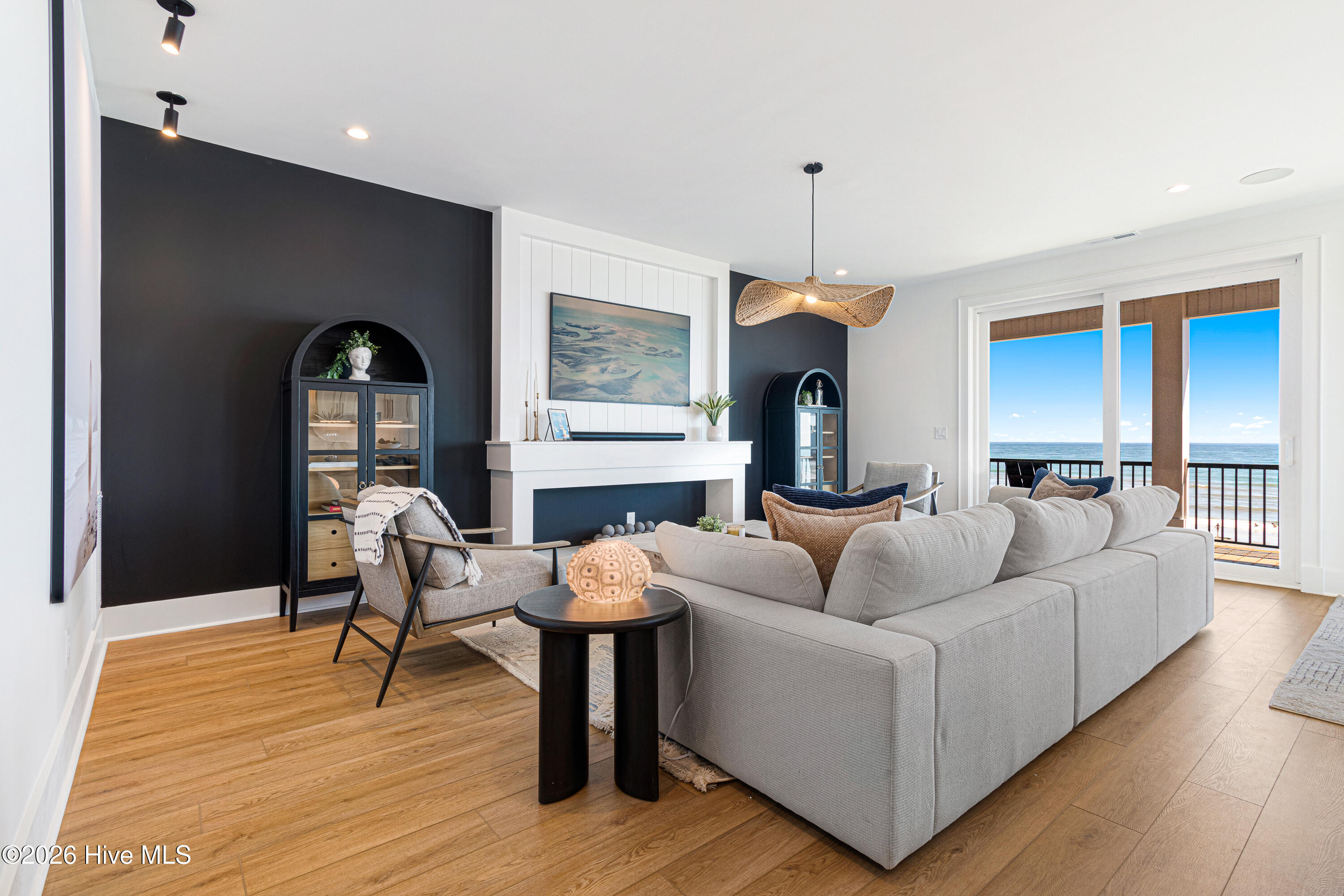 100567195 | Photo 22