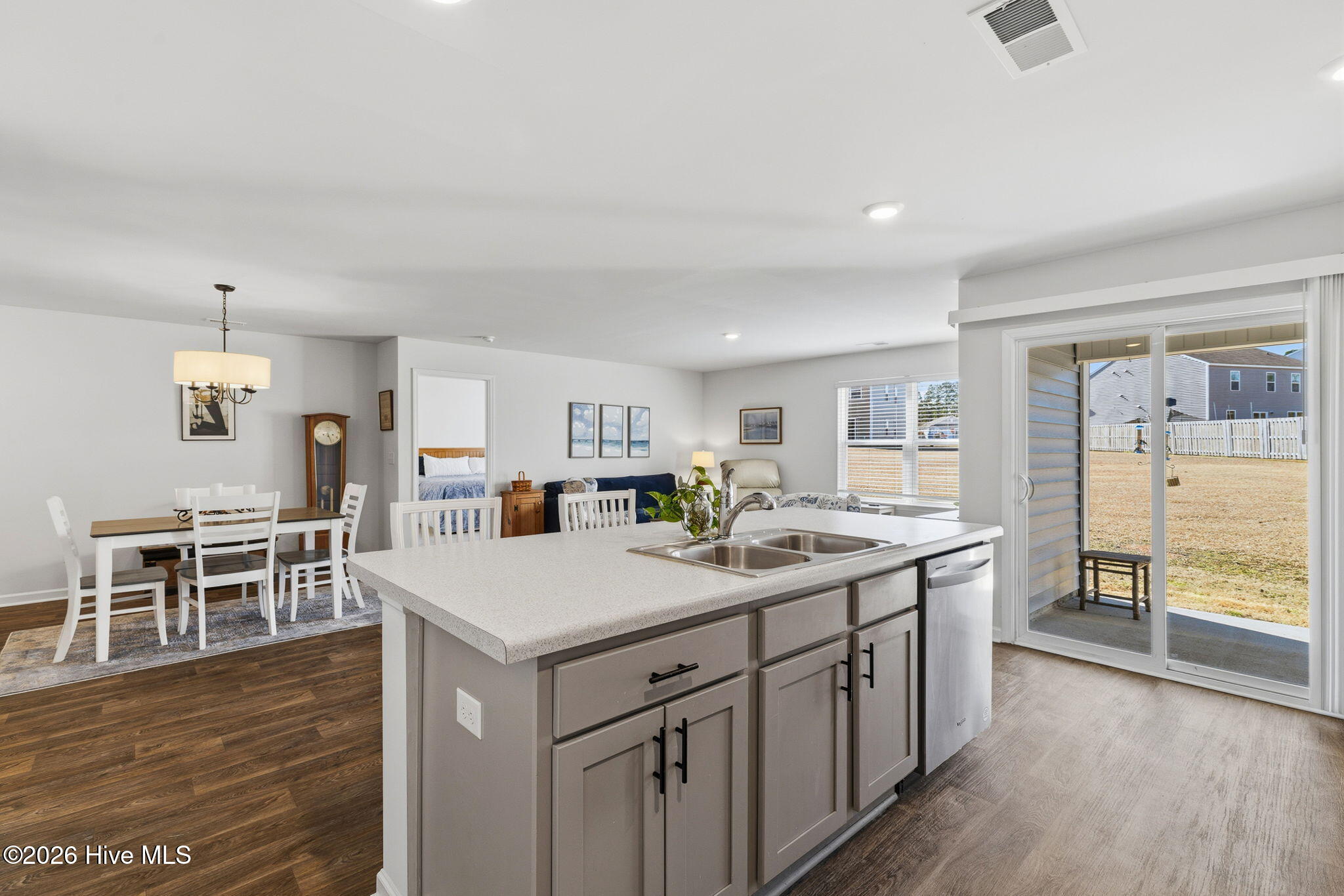 100553994 | Photo 15