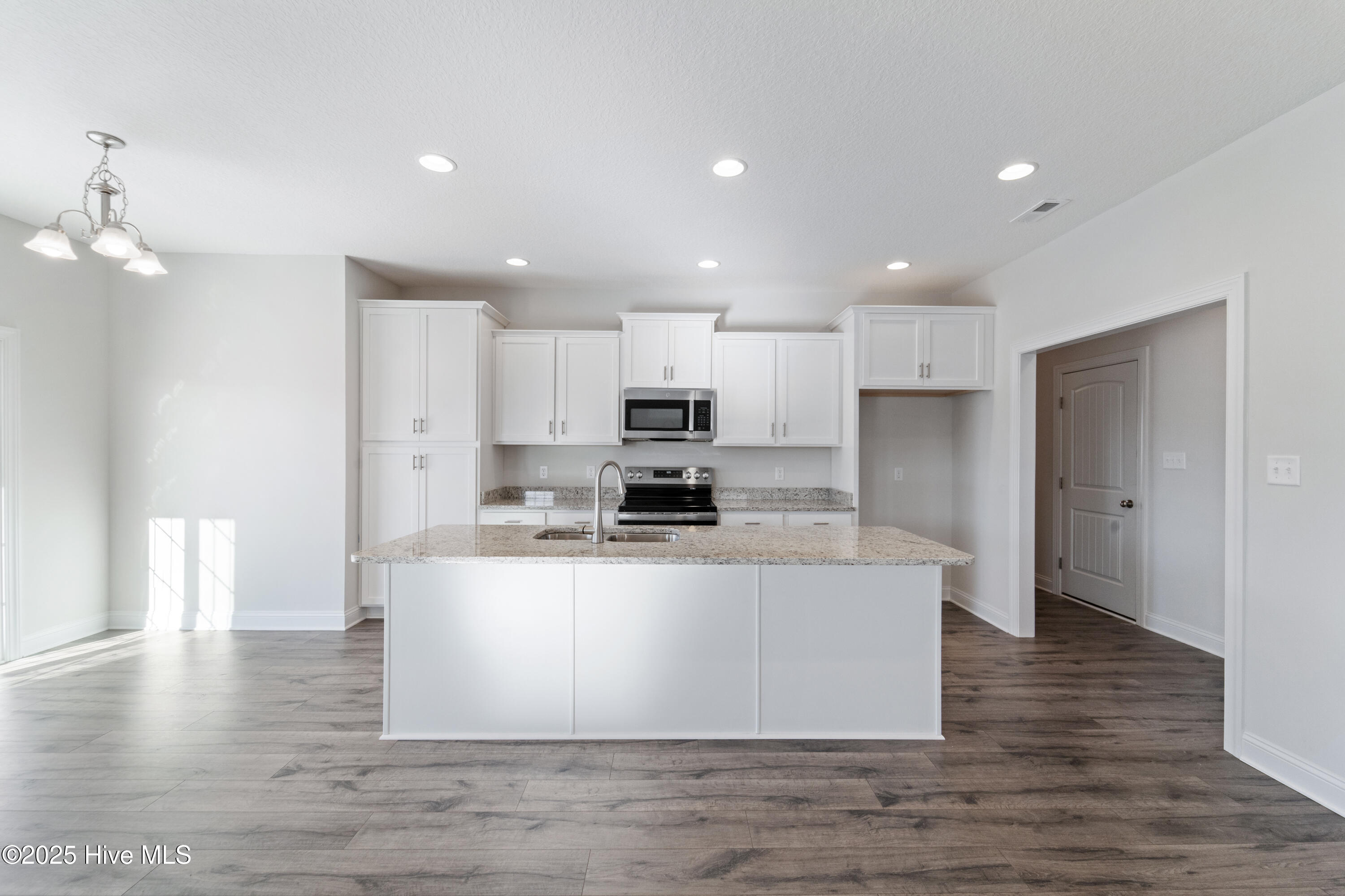 100512578 | Photo 13