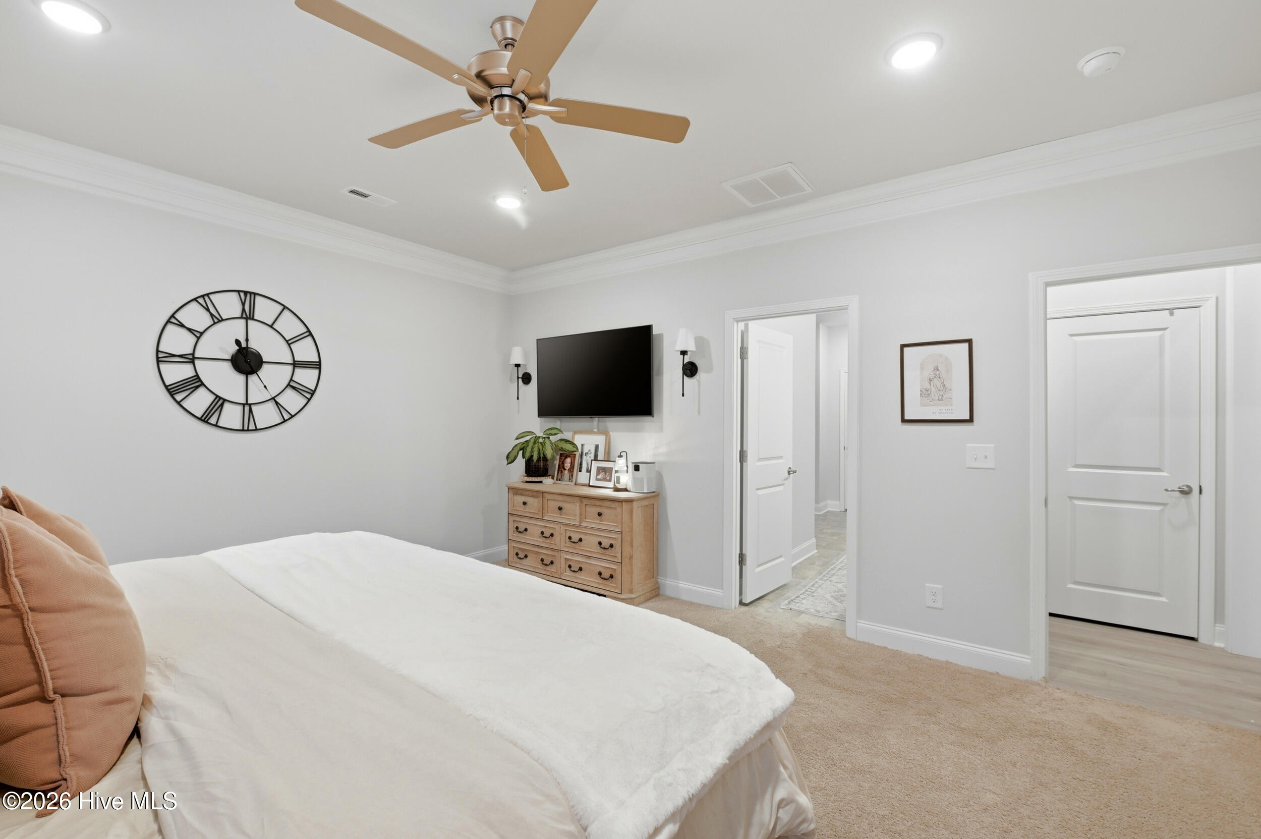 100557848 | Photo 18