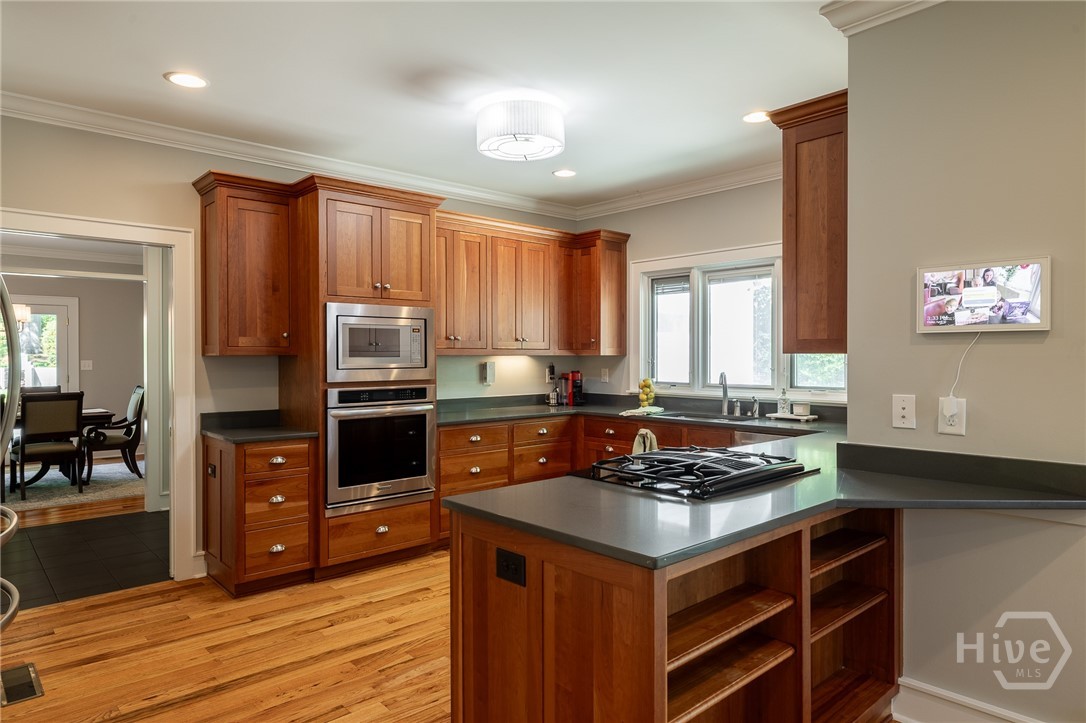 385 Woodward Way