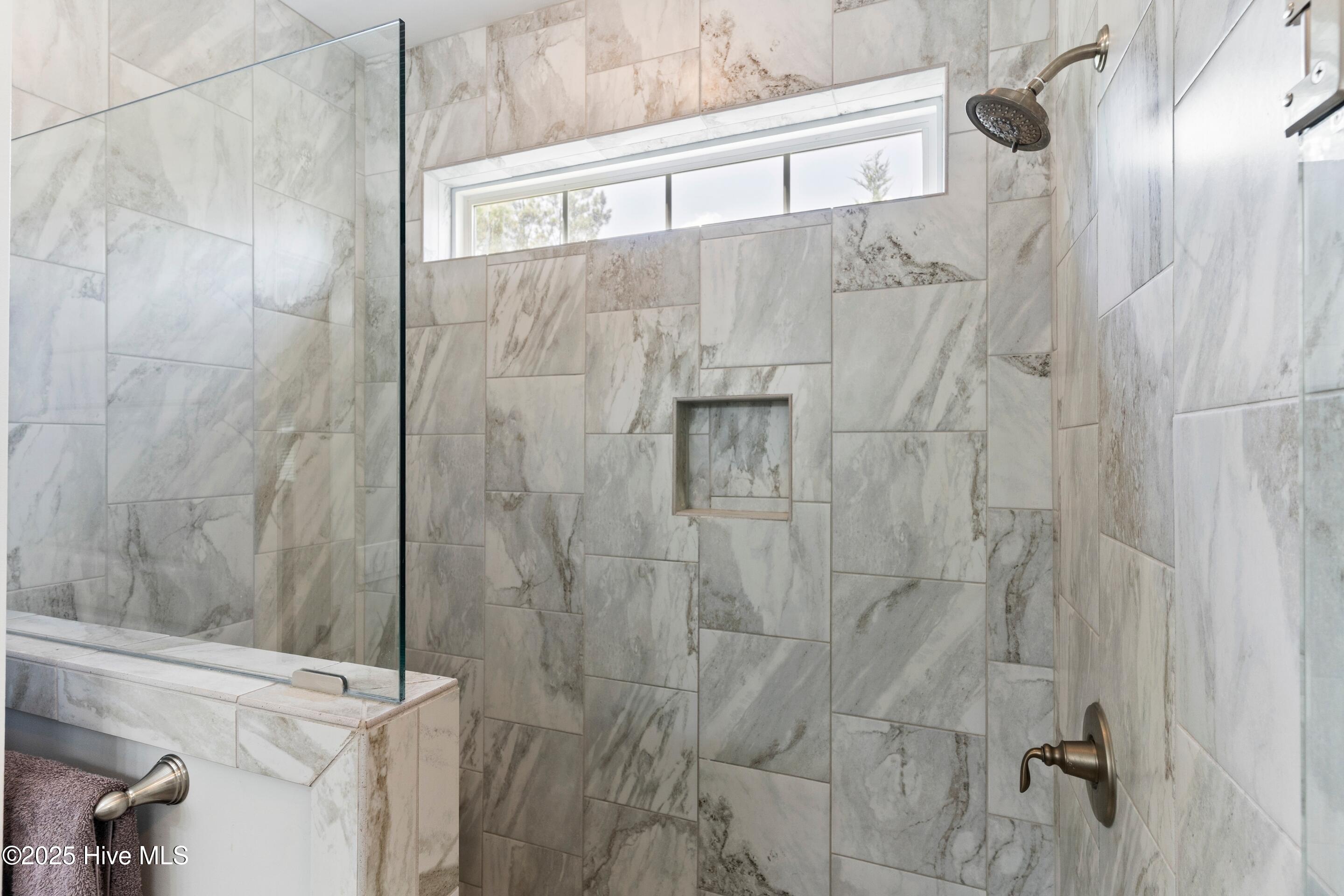 100527117 | Photo 25