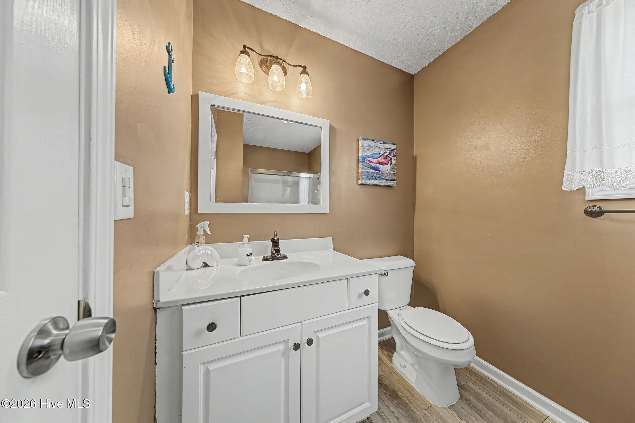 100560701 | Photo 26