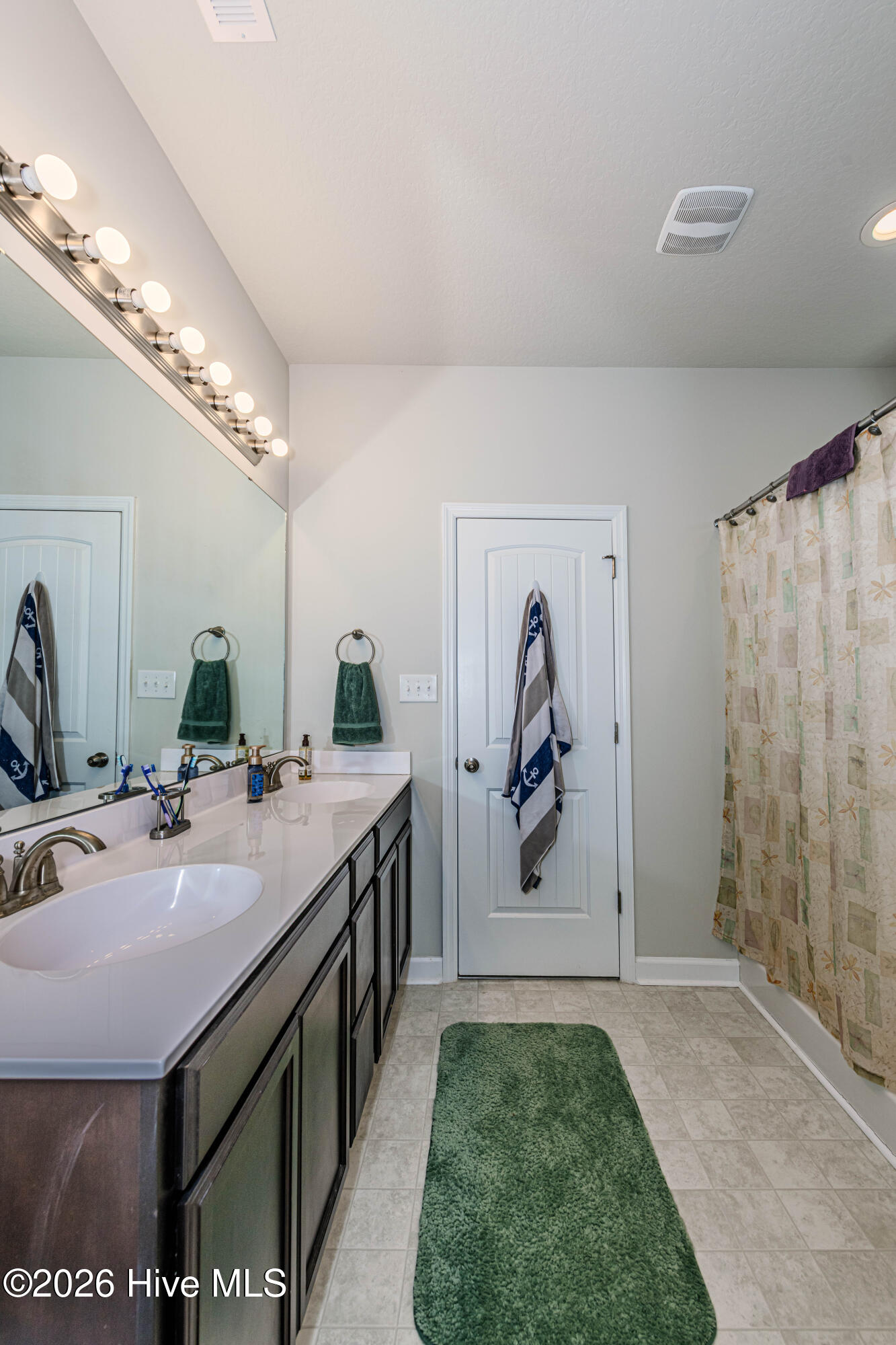 100565496 | Photo 25