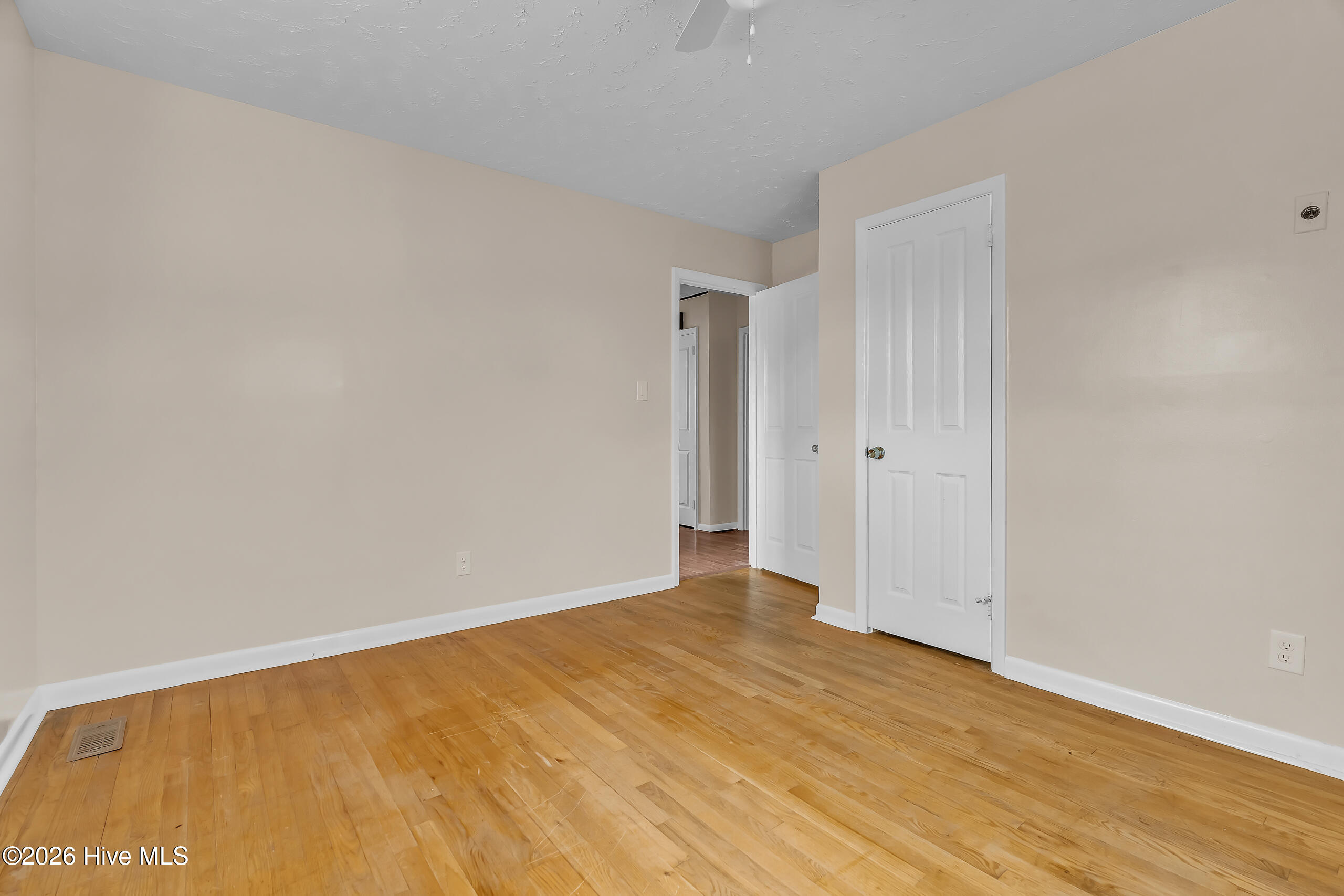 100557888 | Photo 33