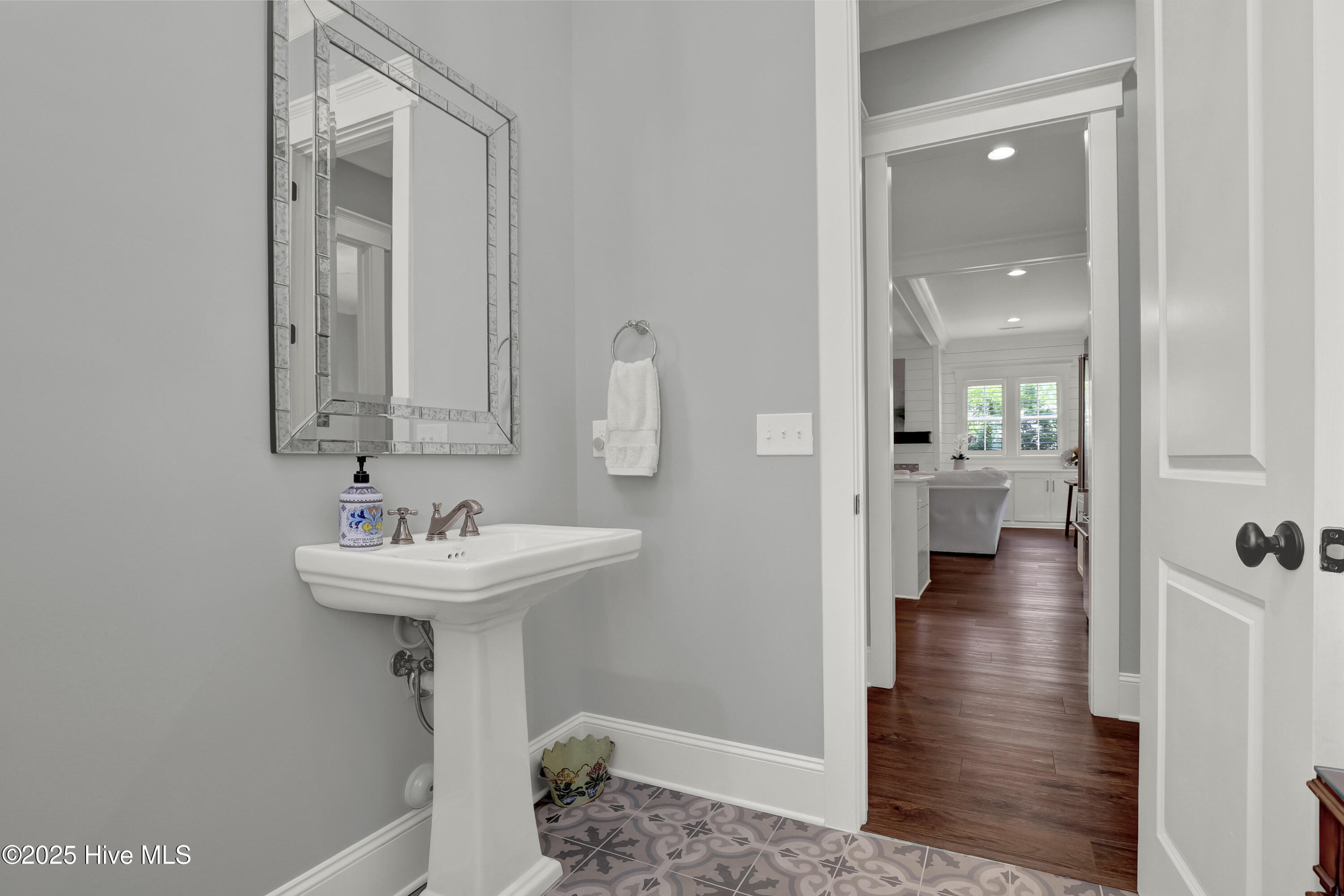 100523529 | Photo 38