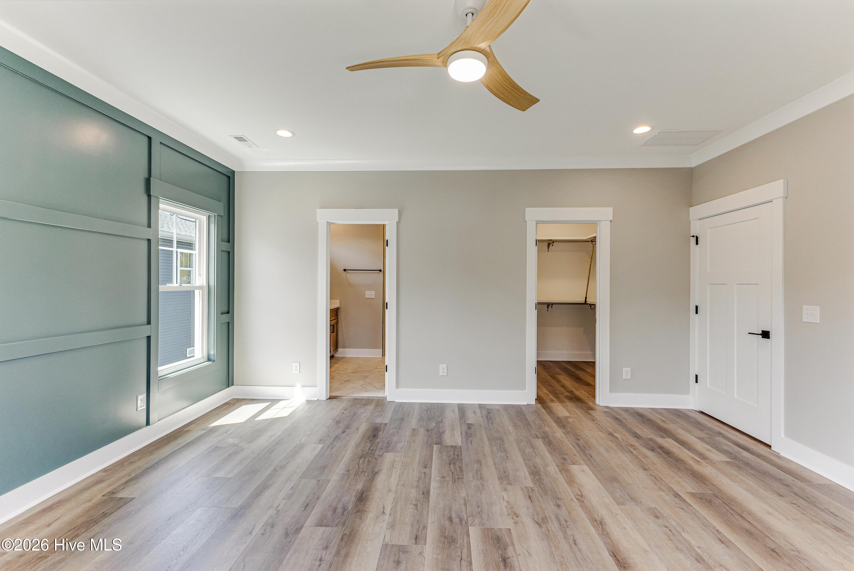 100564365 | Photo 27