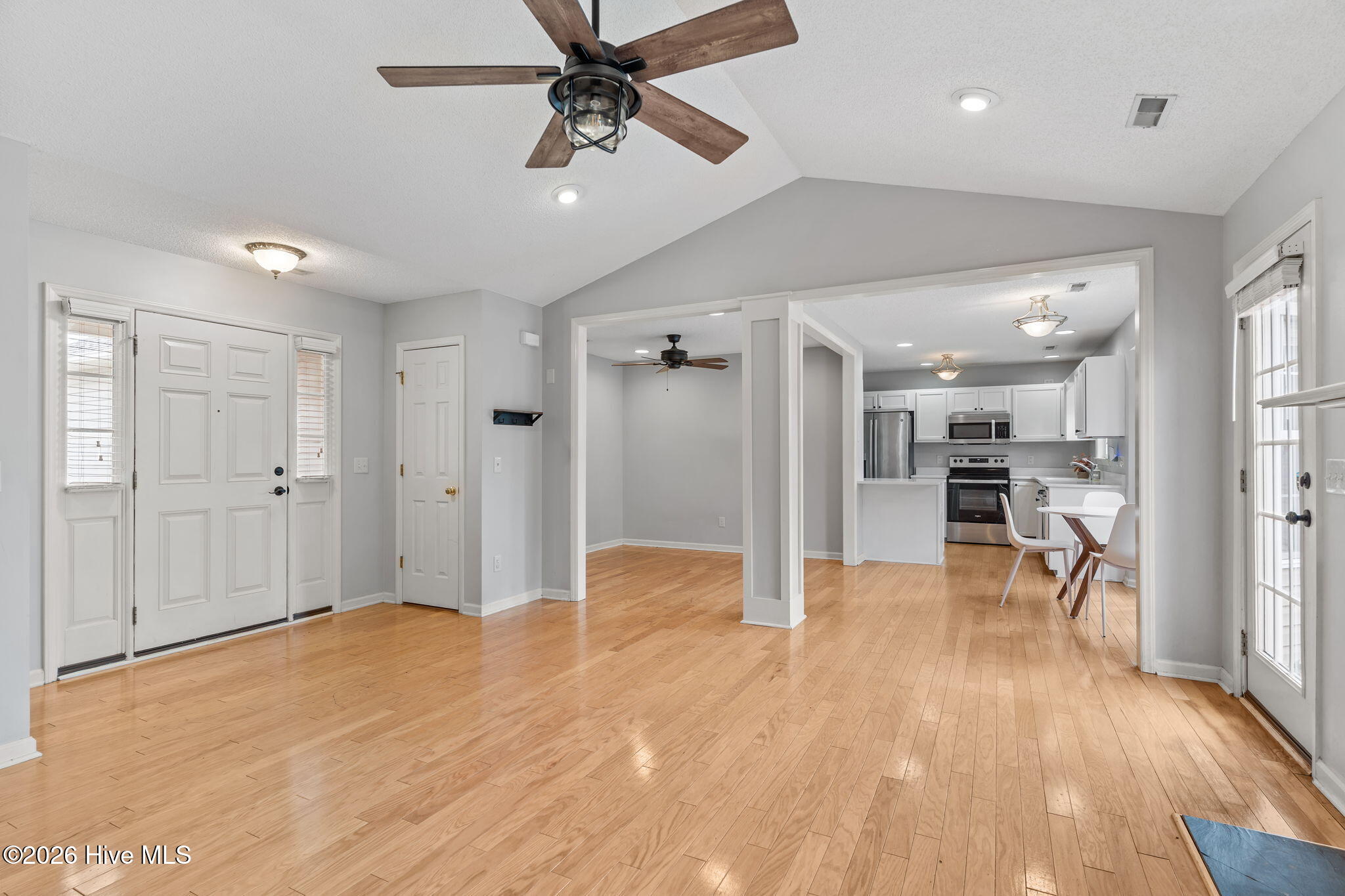 100569339 | Photo 24