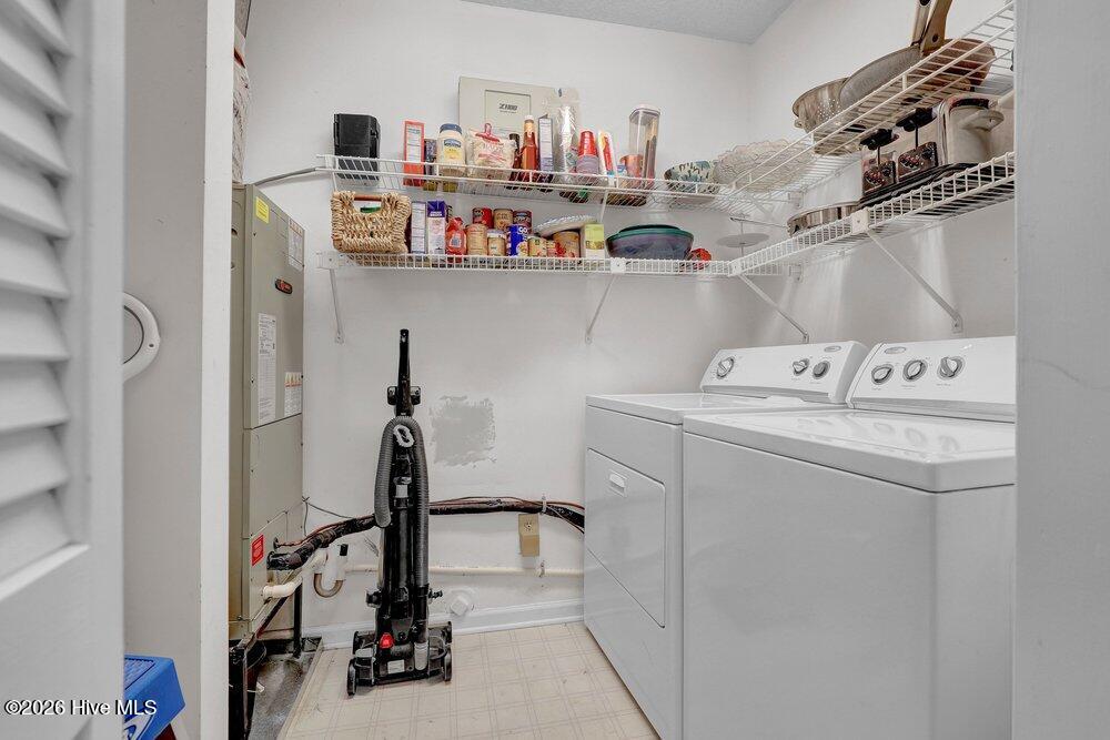 100556294 | Photo 24