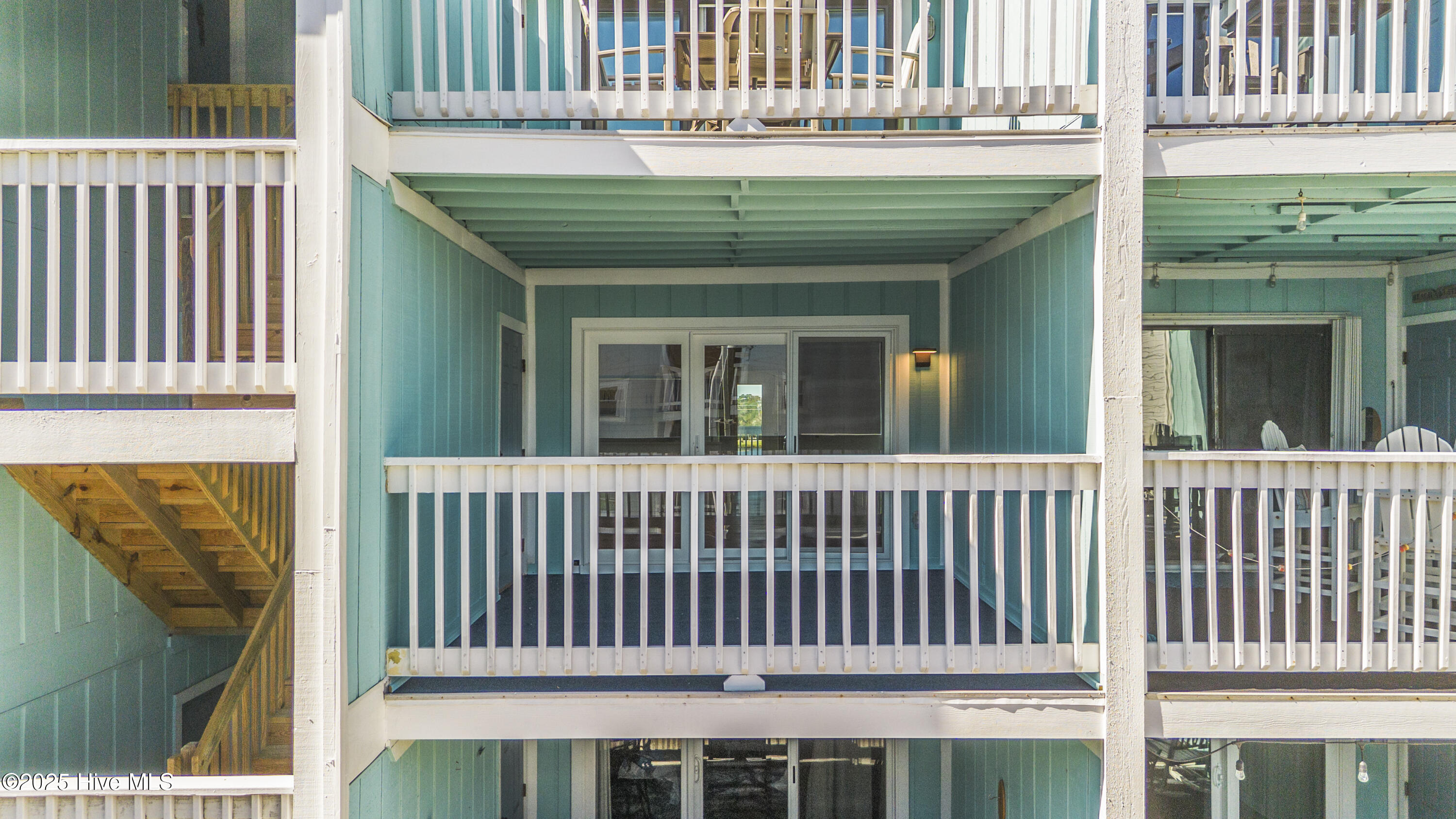 100537895 | Photo 33