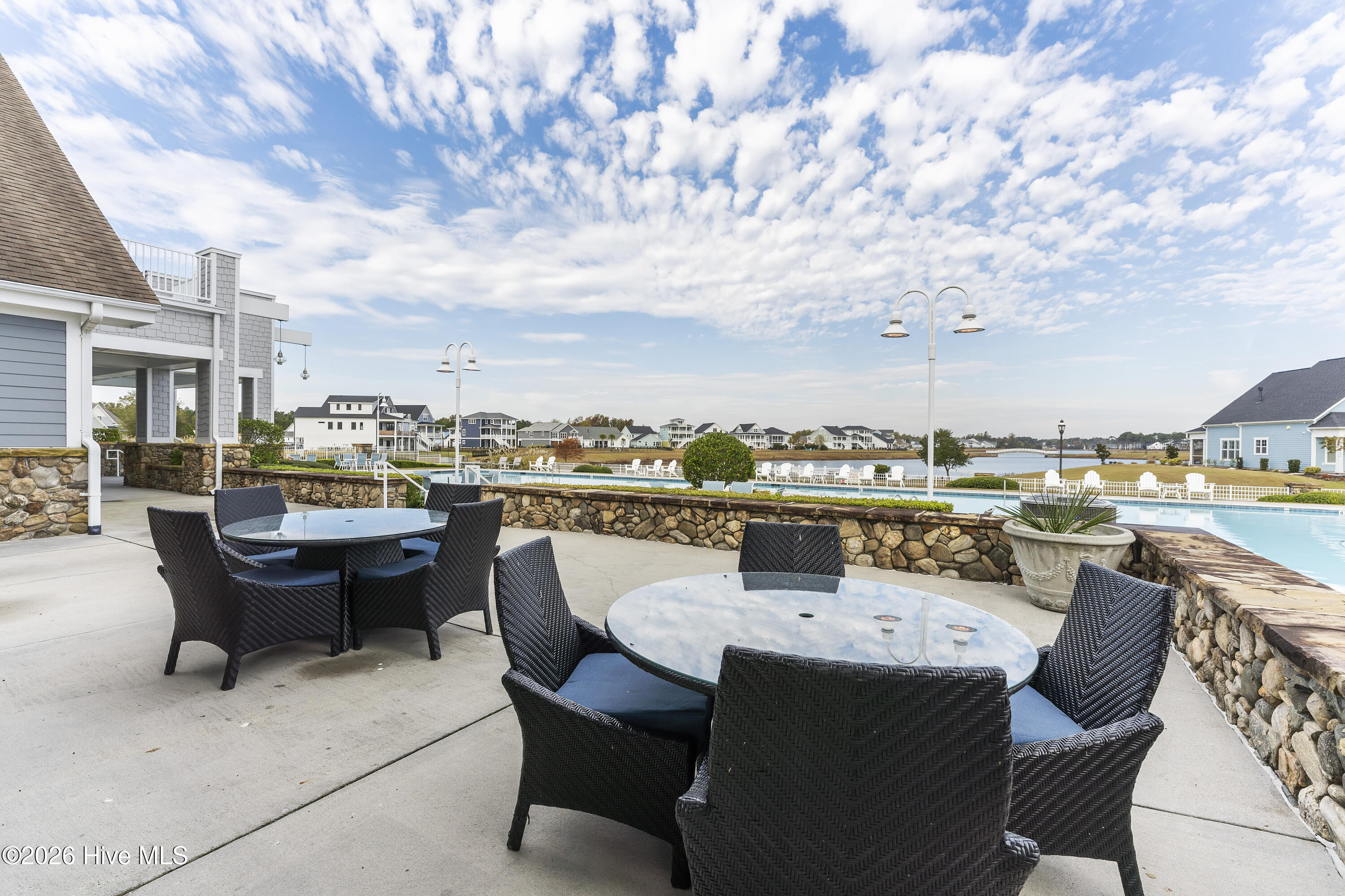 100568018 | Photo 73