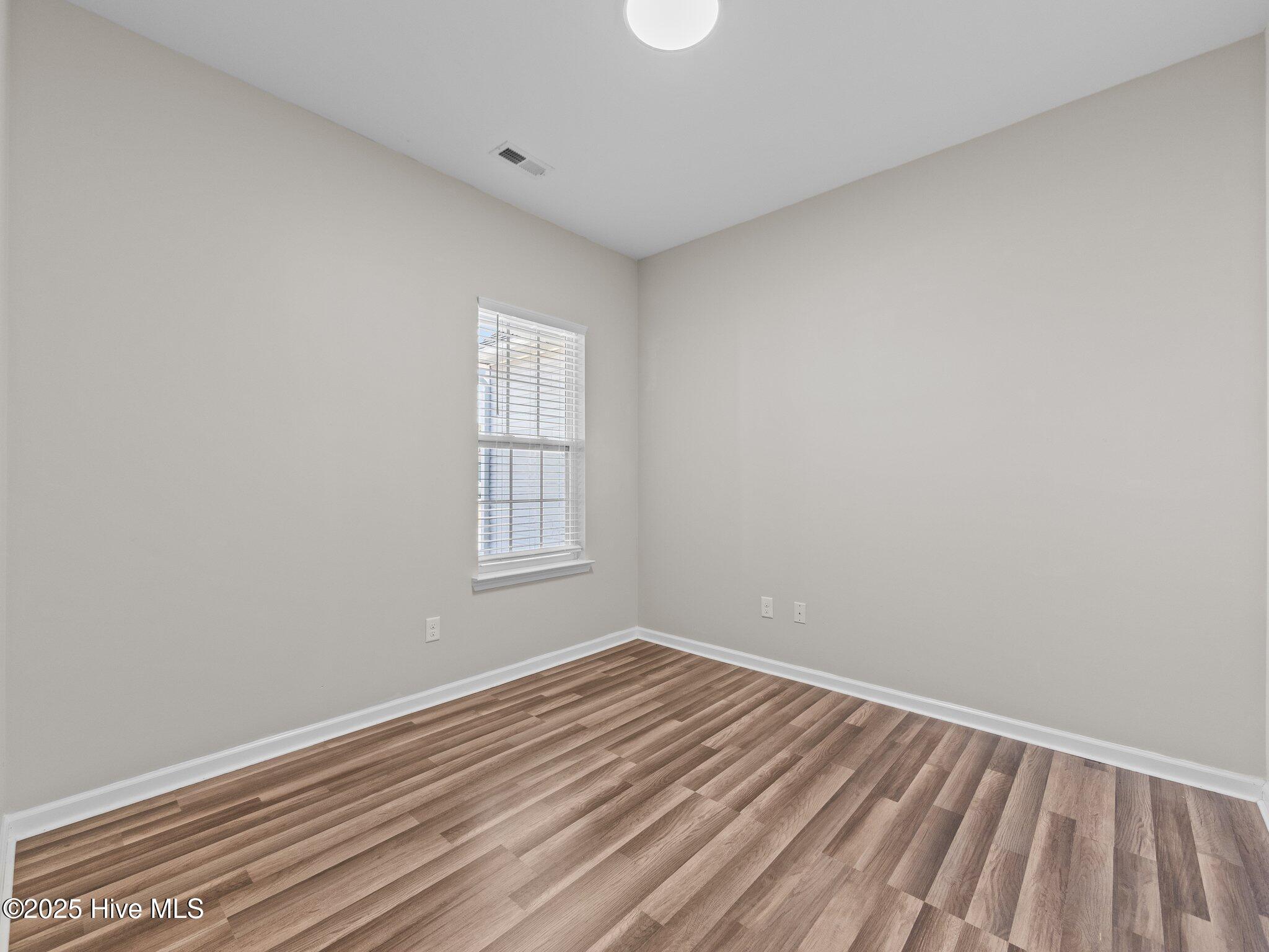 100561630 | Photo 27