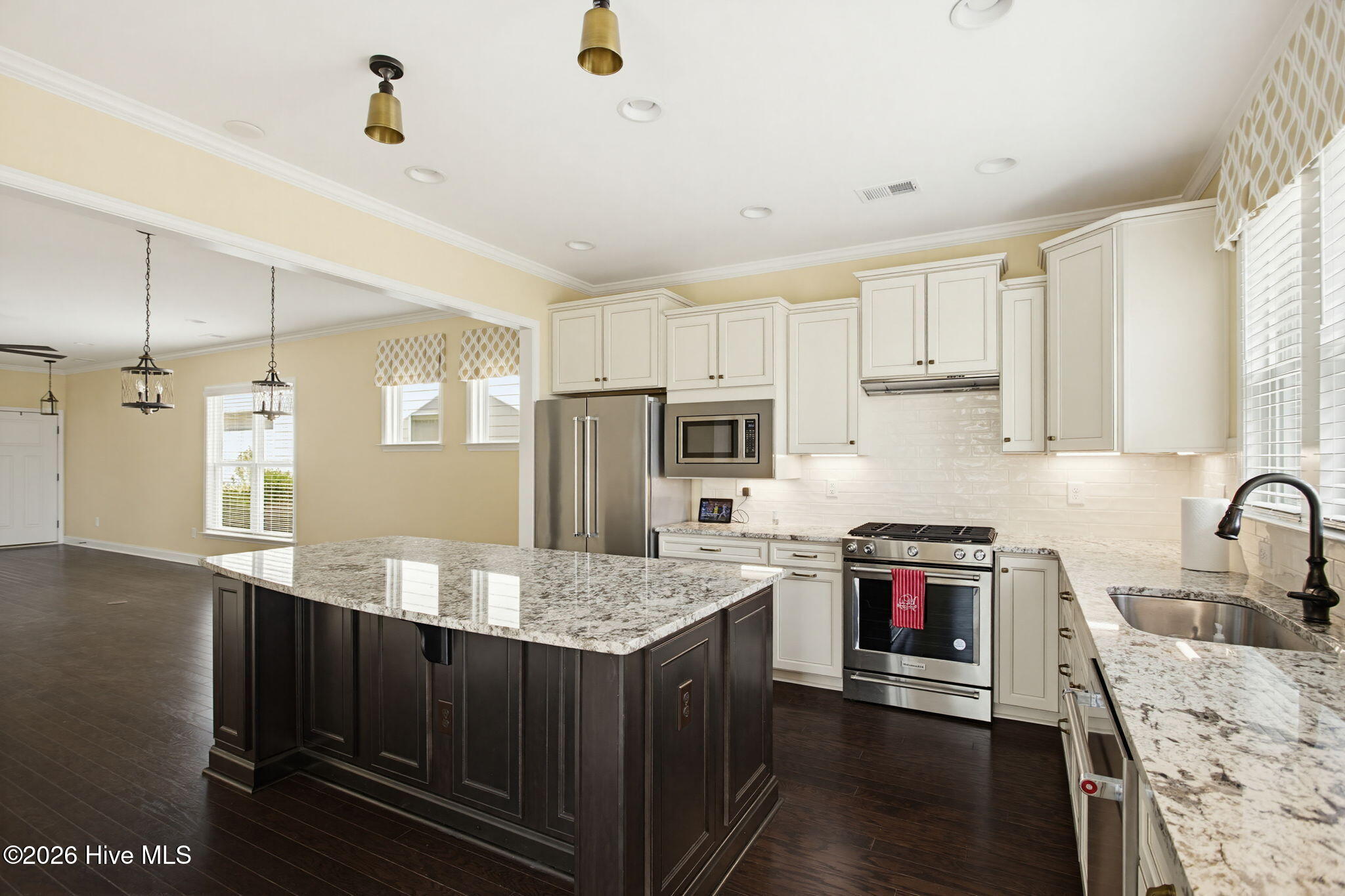 100567732 | Photo 14