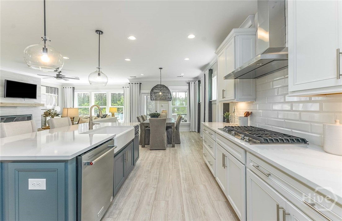 Pictures, photographs, colors, features, and sizes are for illustration purposes only and will vary from the homes as built.