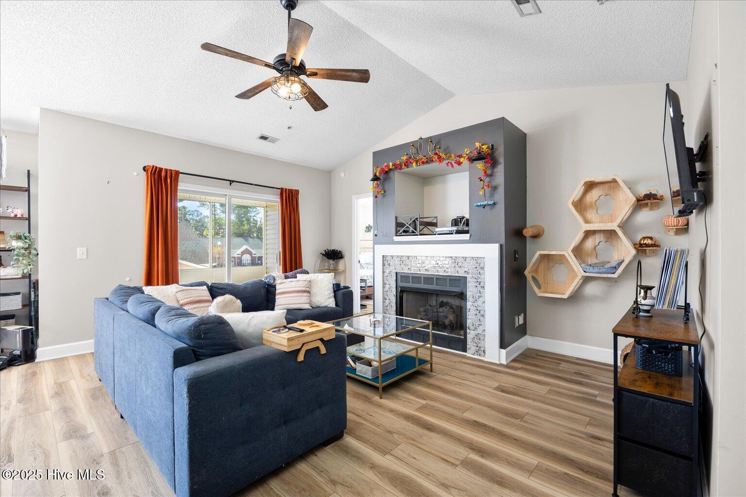 100536897 | Photo 16