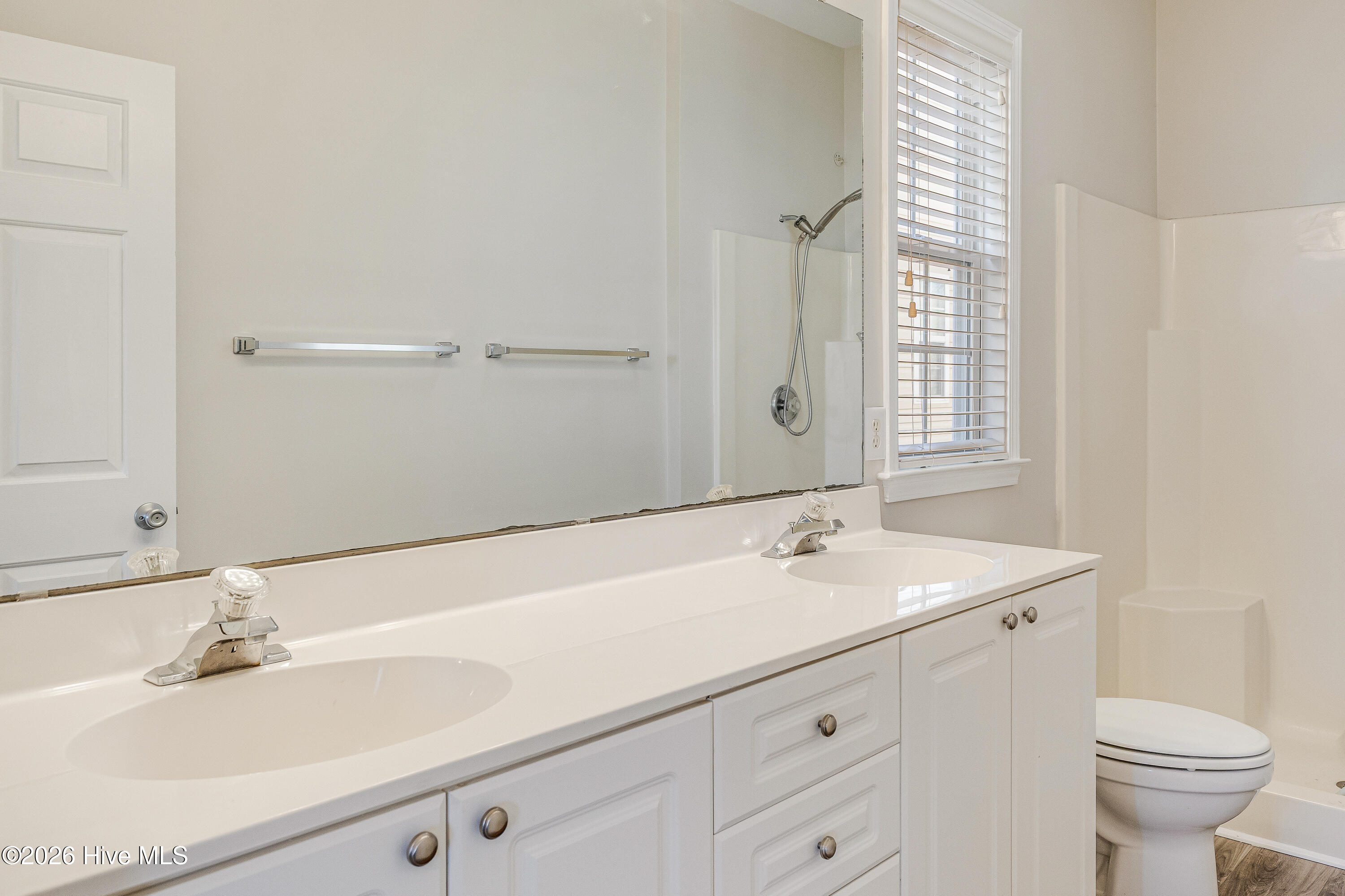 100537070 | Photo 25