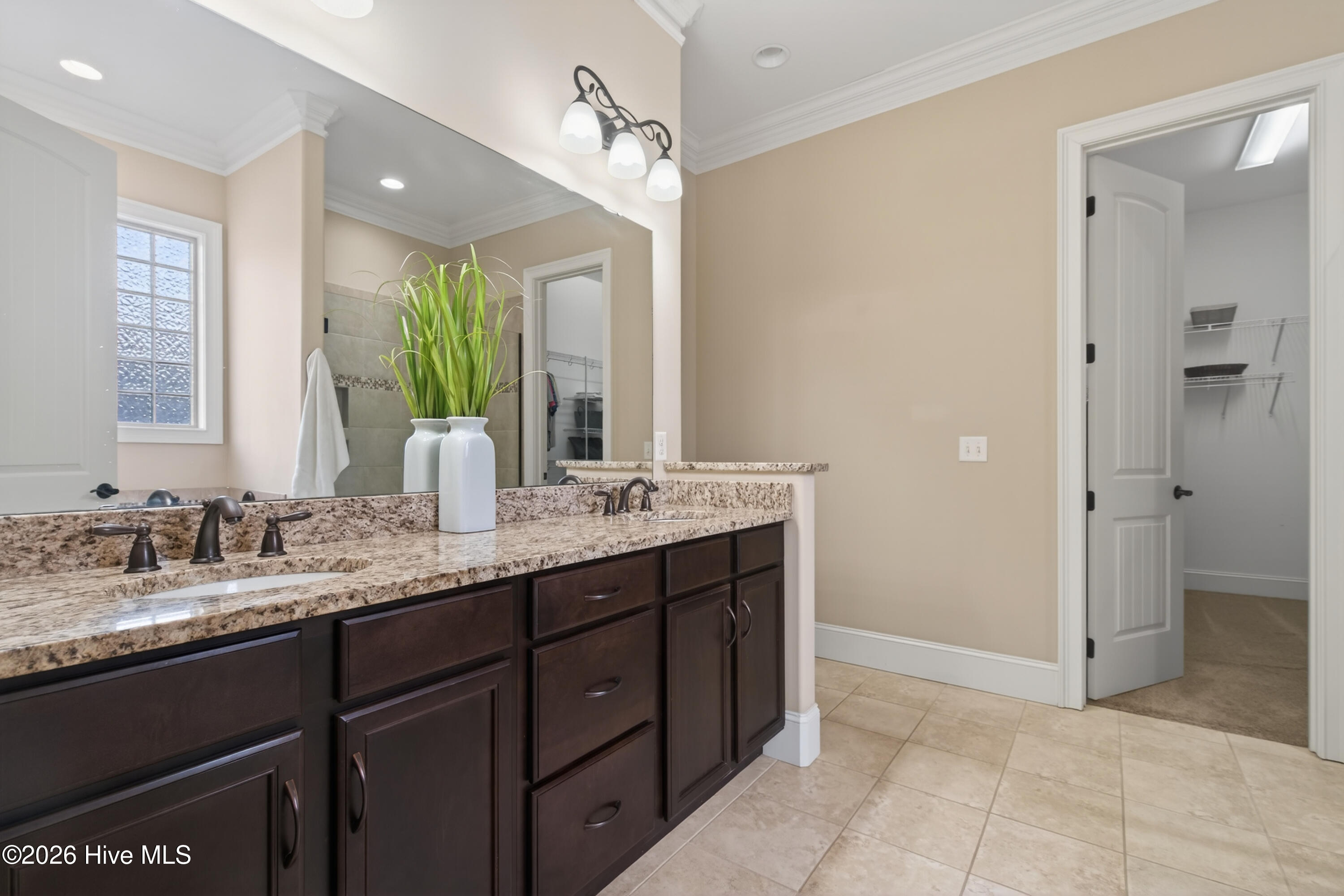 100555783 | Photo 14