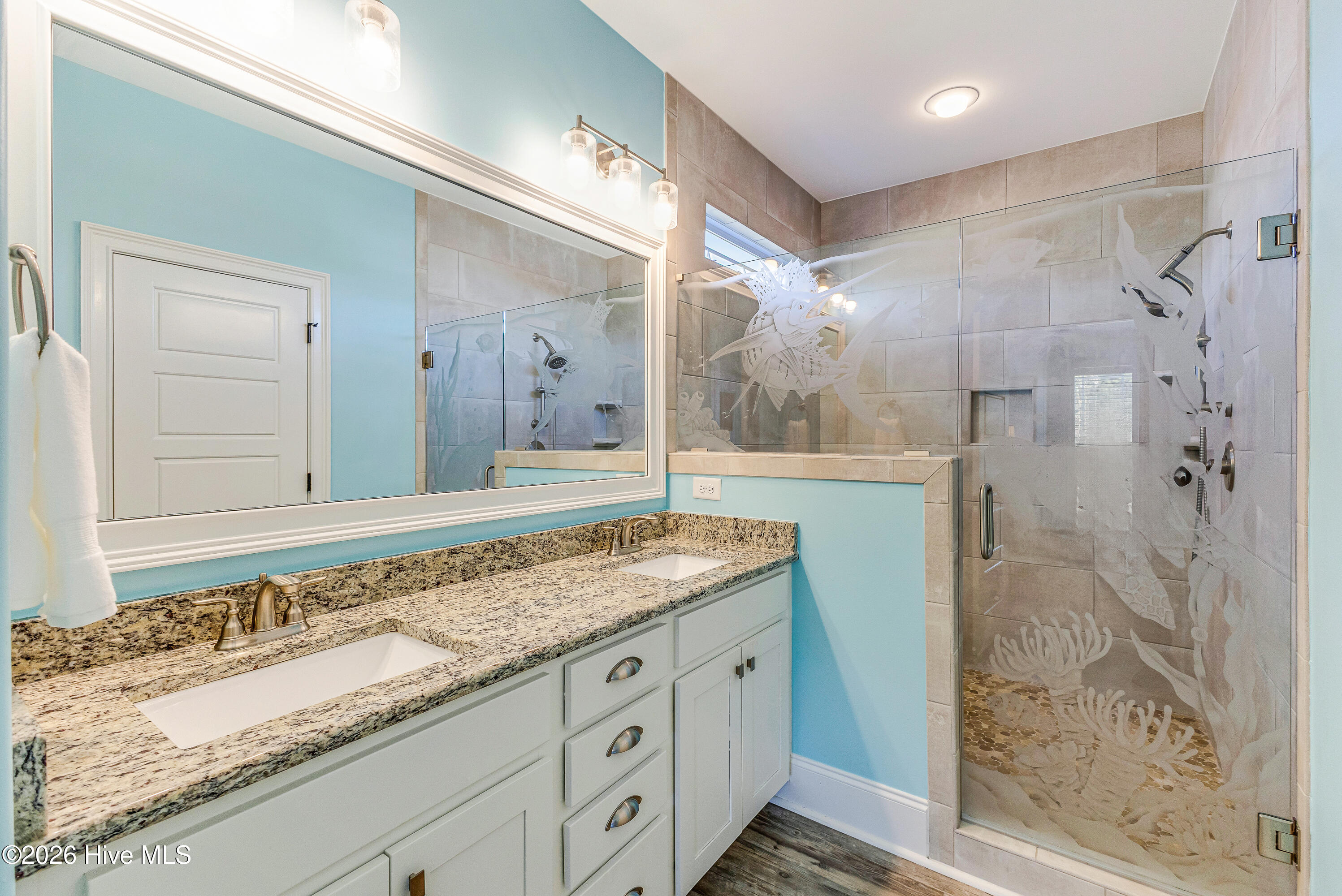 100566164 | Photo 18