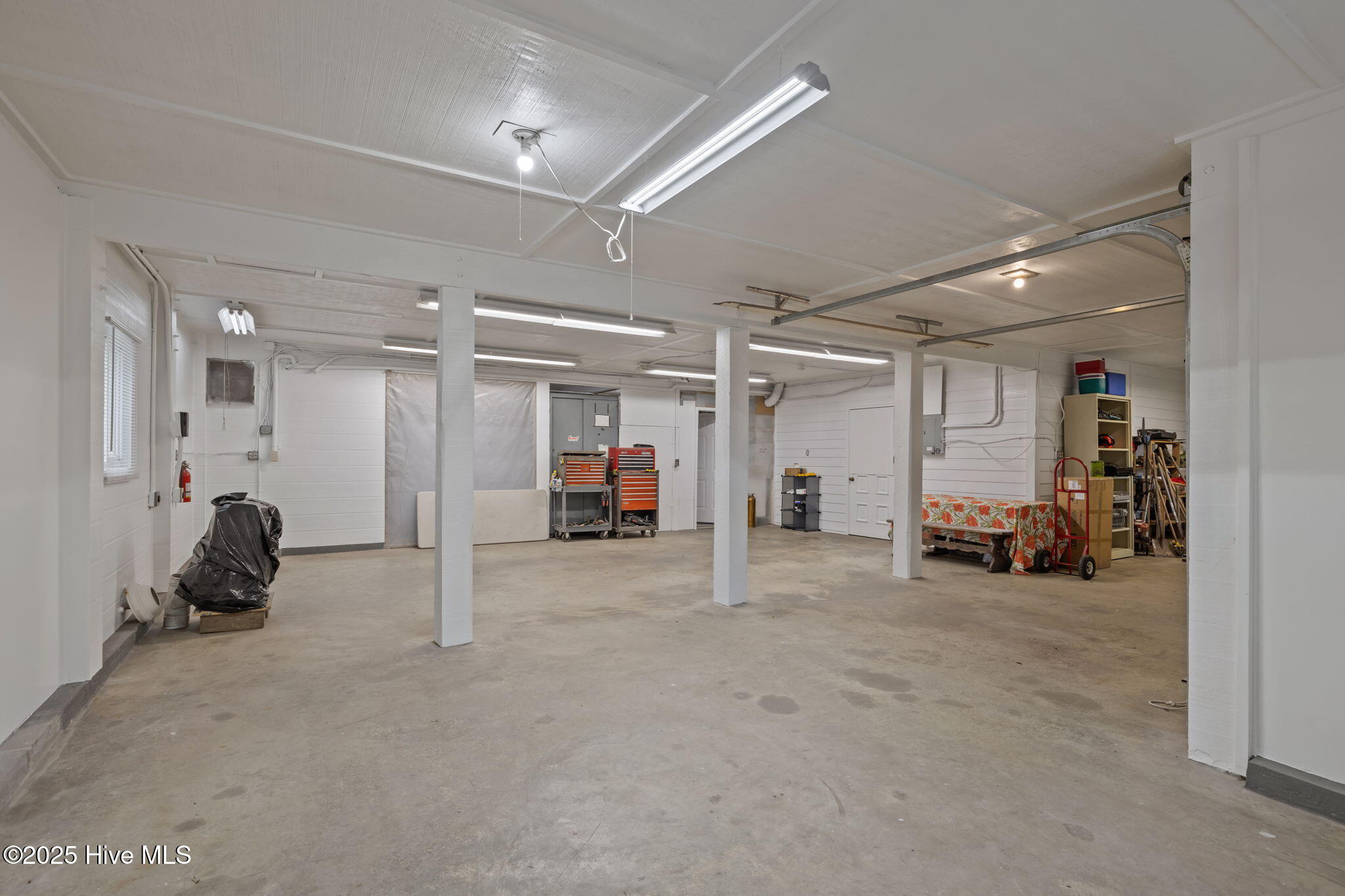 100558130 | Photo 41