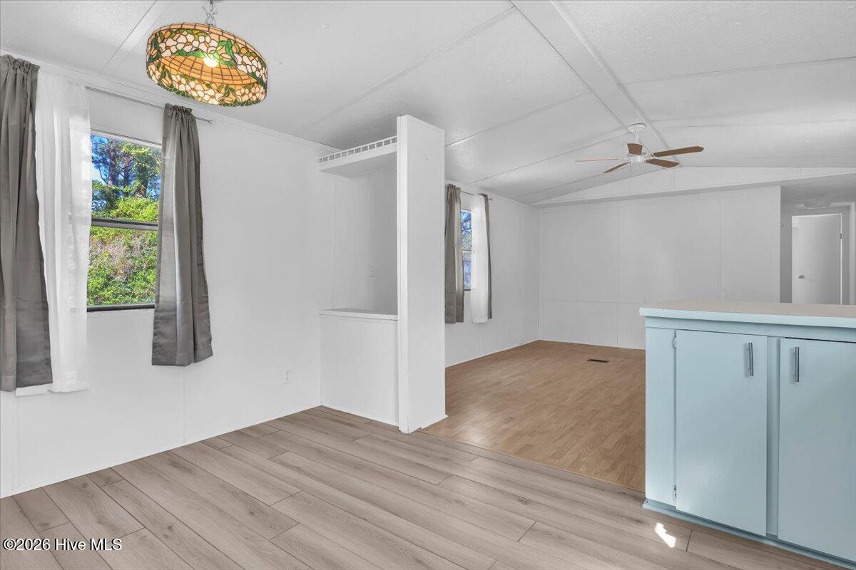 100549711 | Photo 15