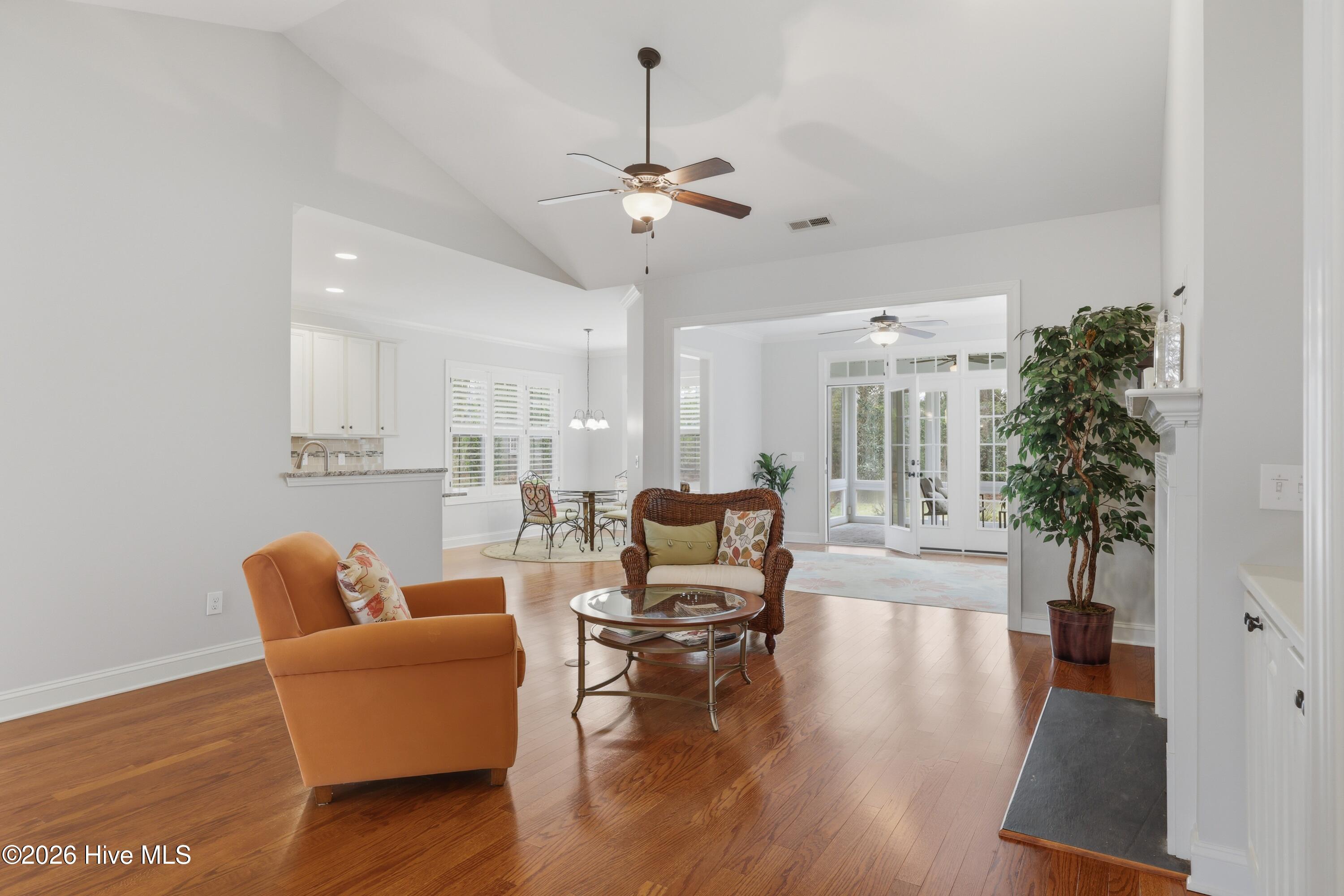 100565162 | Photo 19