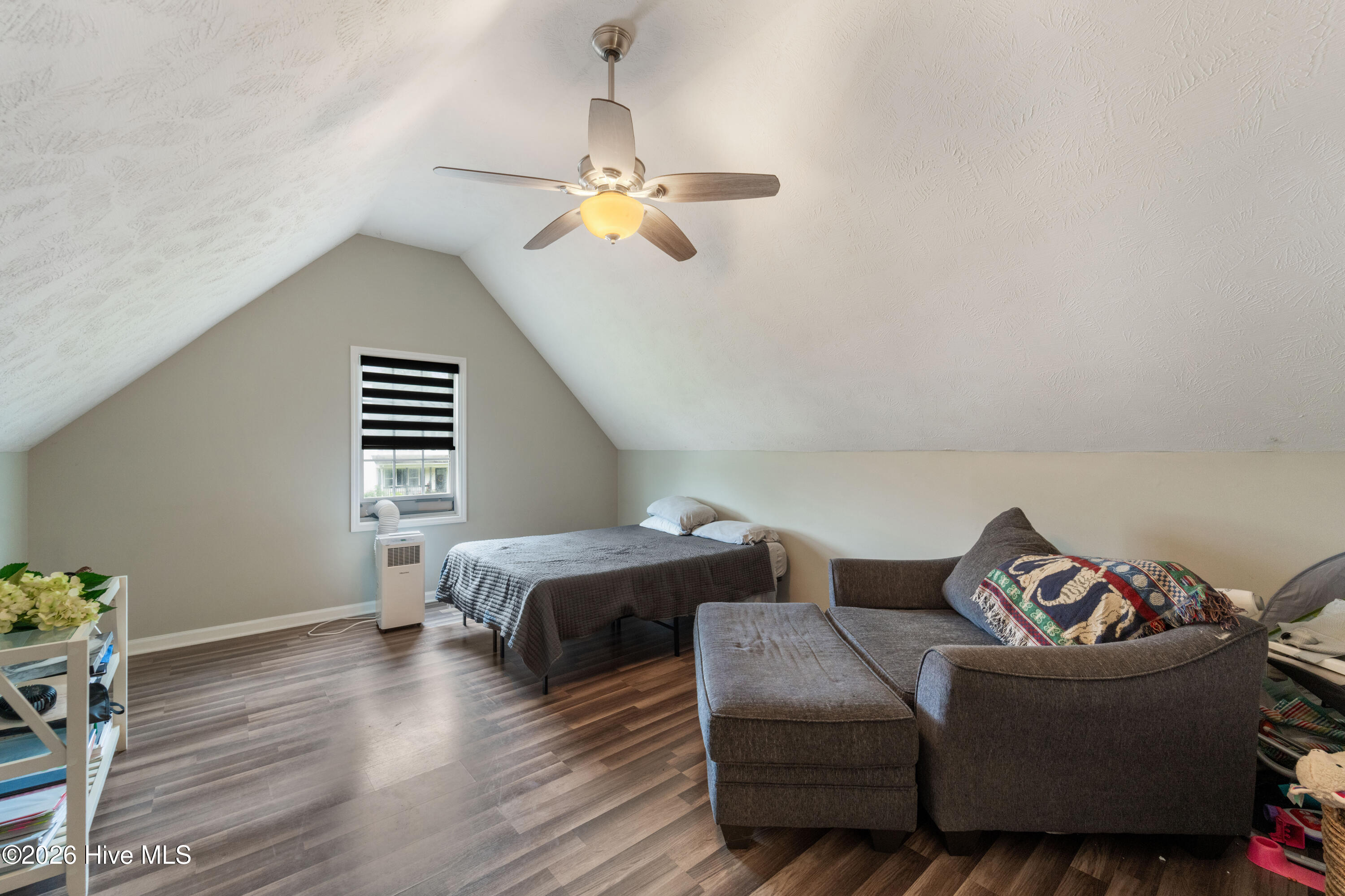 100550973 | Photo 39