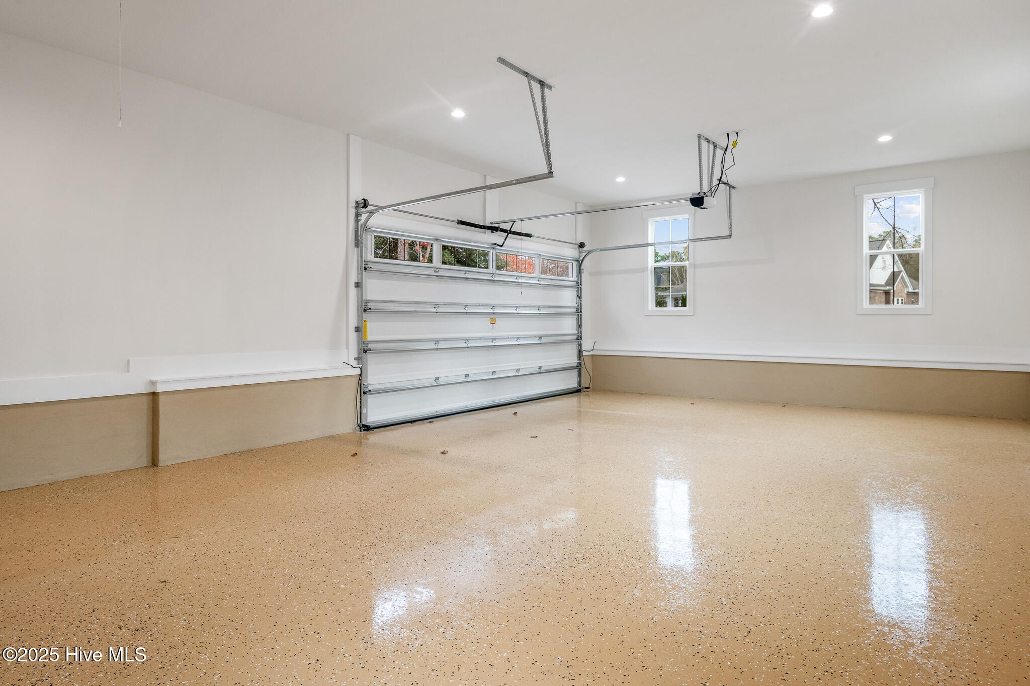 100533219 | Photo 46