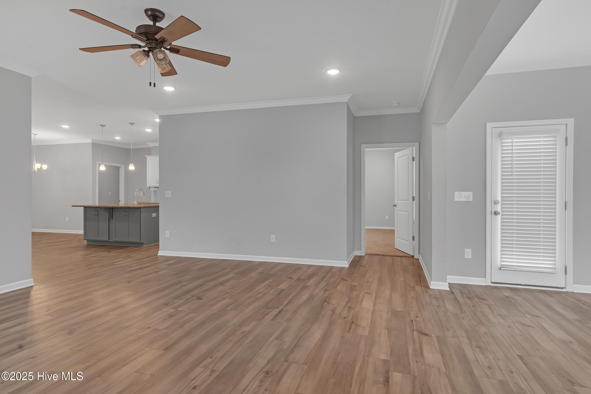 100544849 | Photo 21