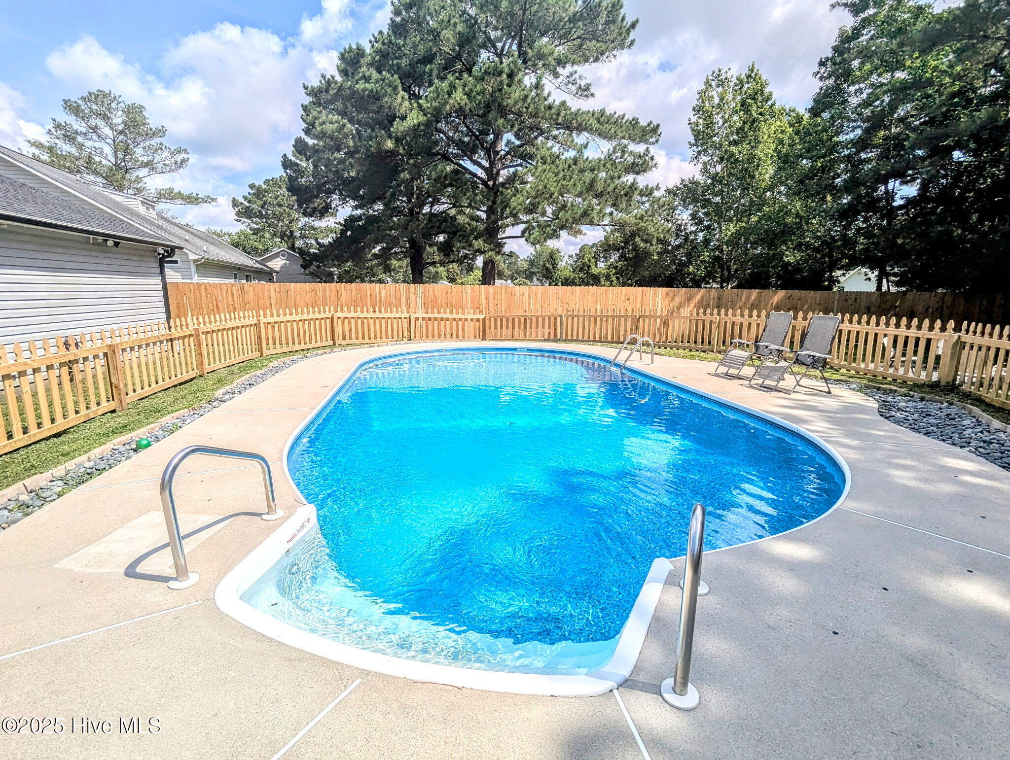 100545530 | Photo 33