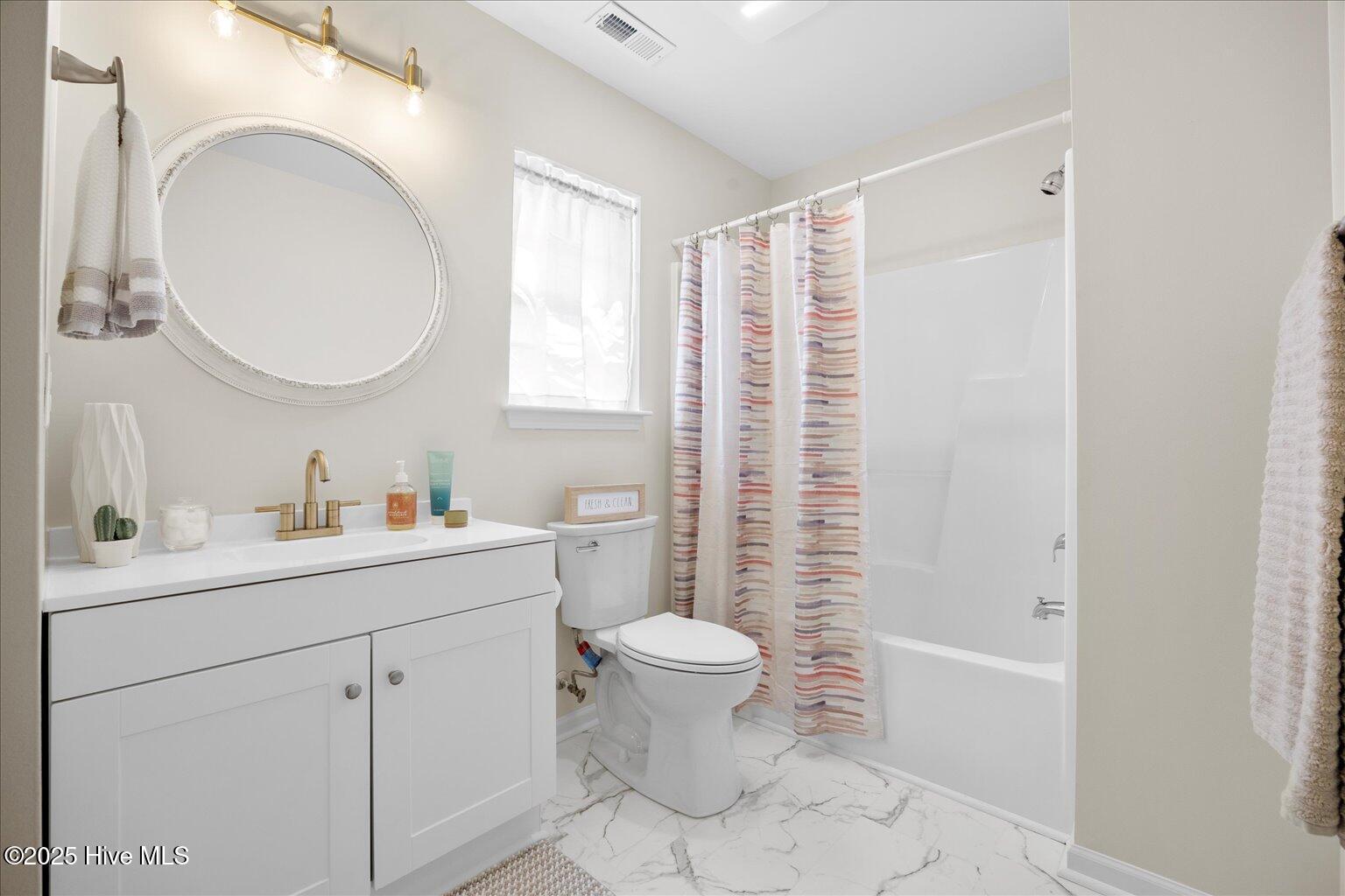 100522209 | Photo 18