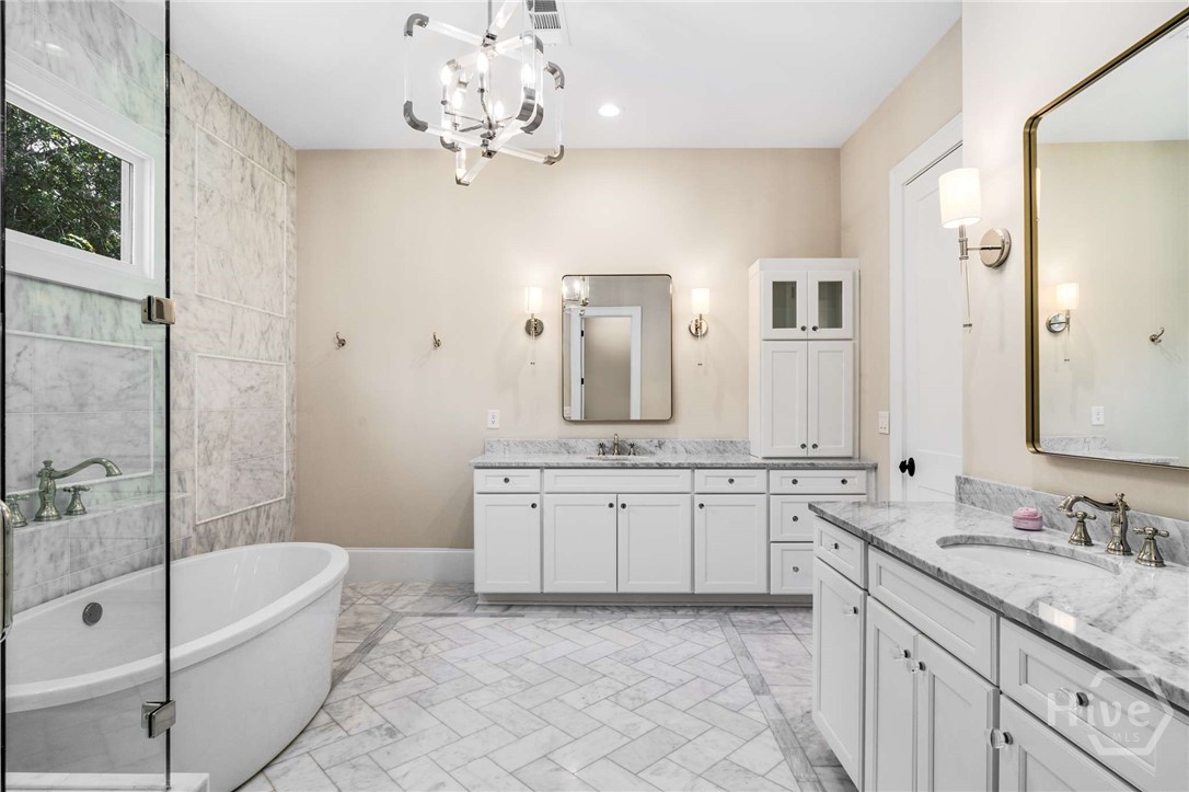 Frameless shower