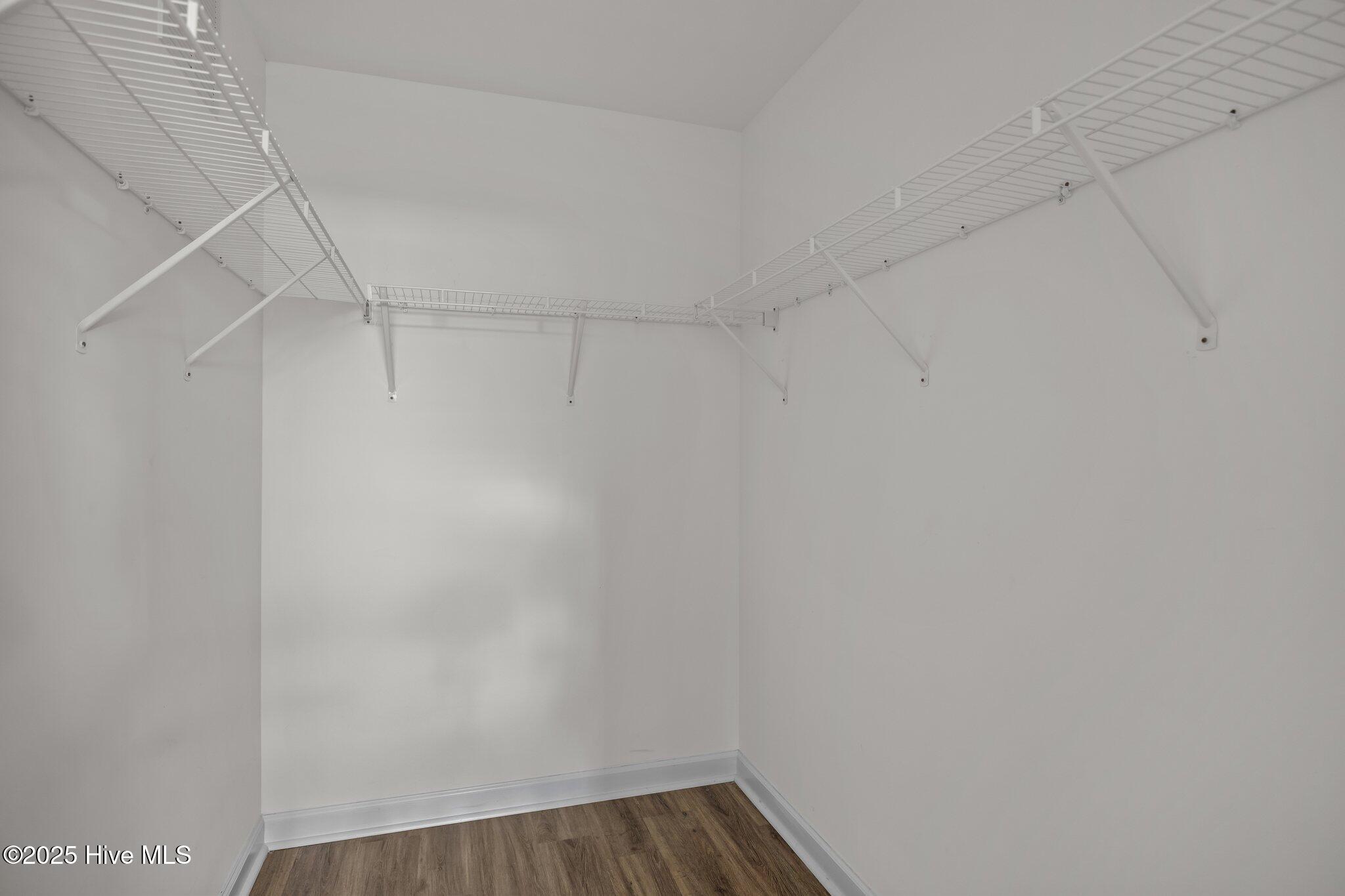 100563898 | Photo 26