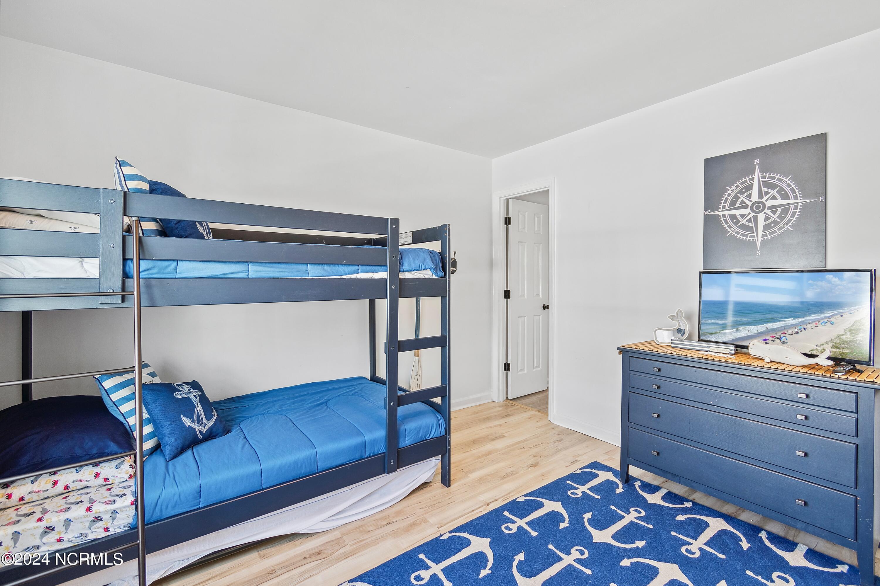 100558410 | Photo 56