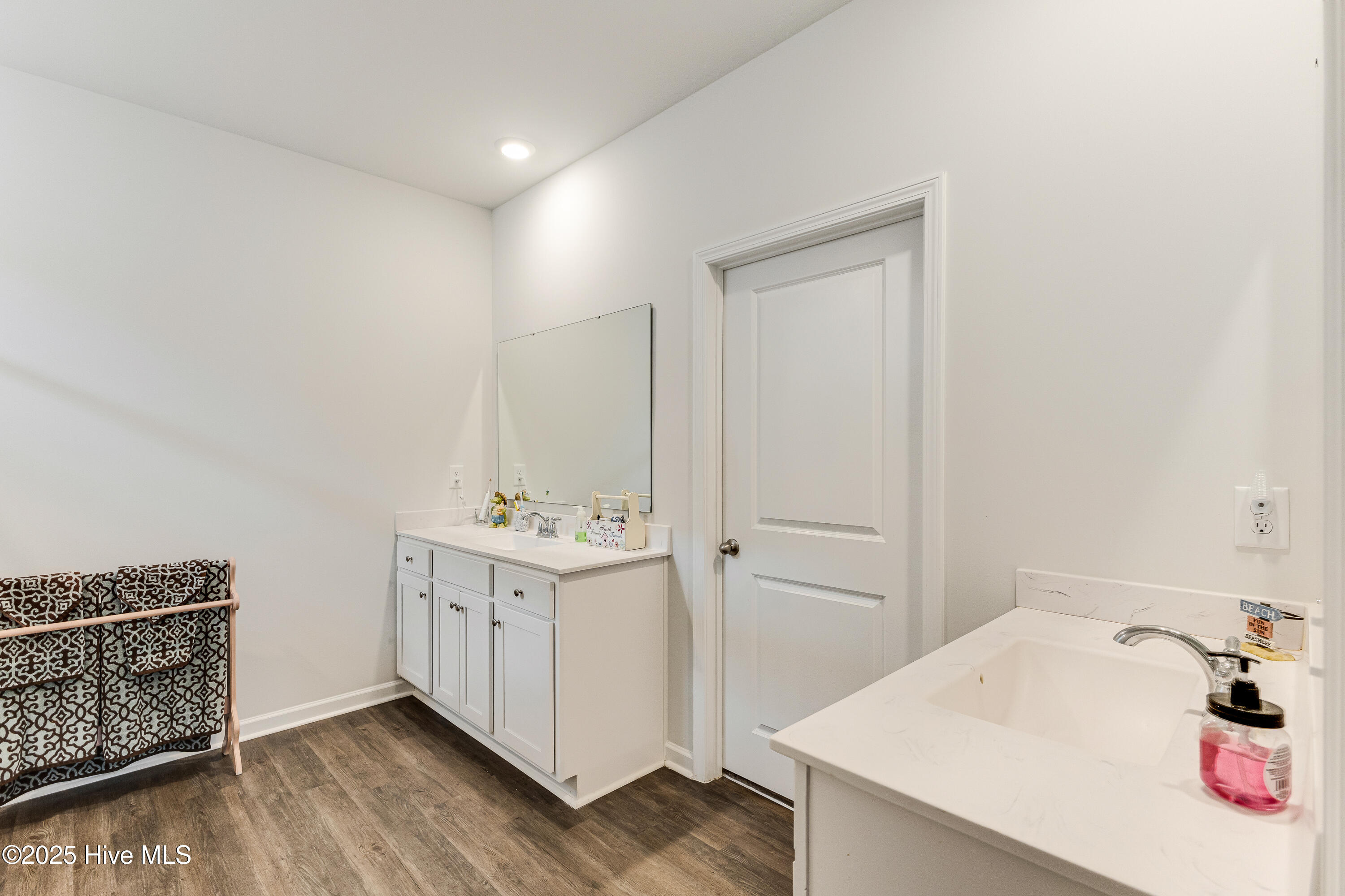 100521011 | Photo 17