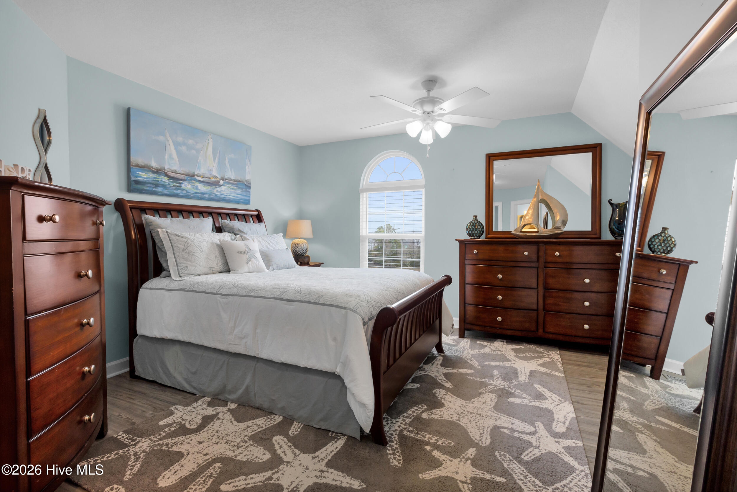 100557933 | Photo 21