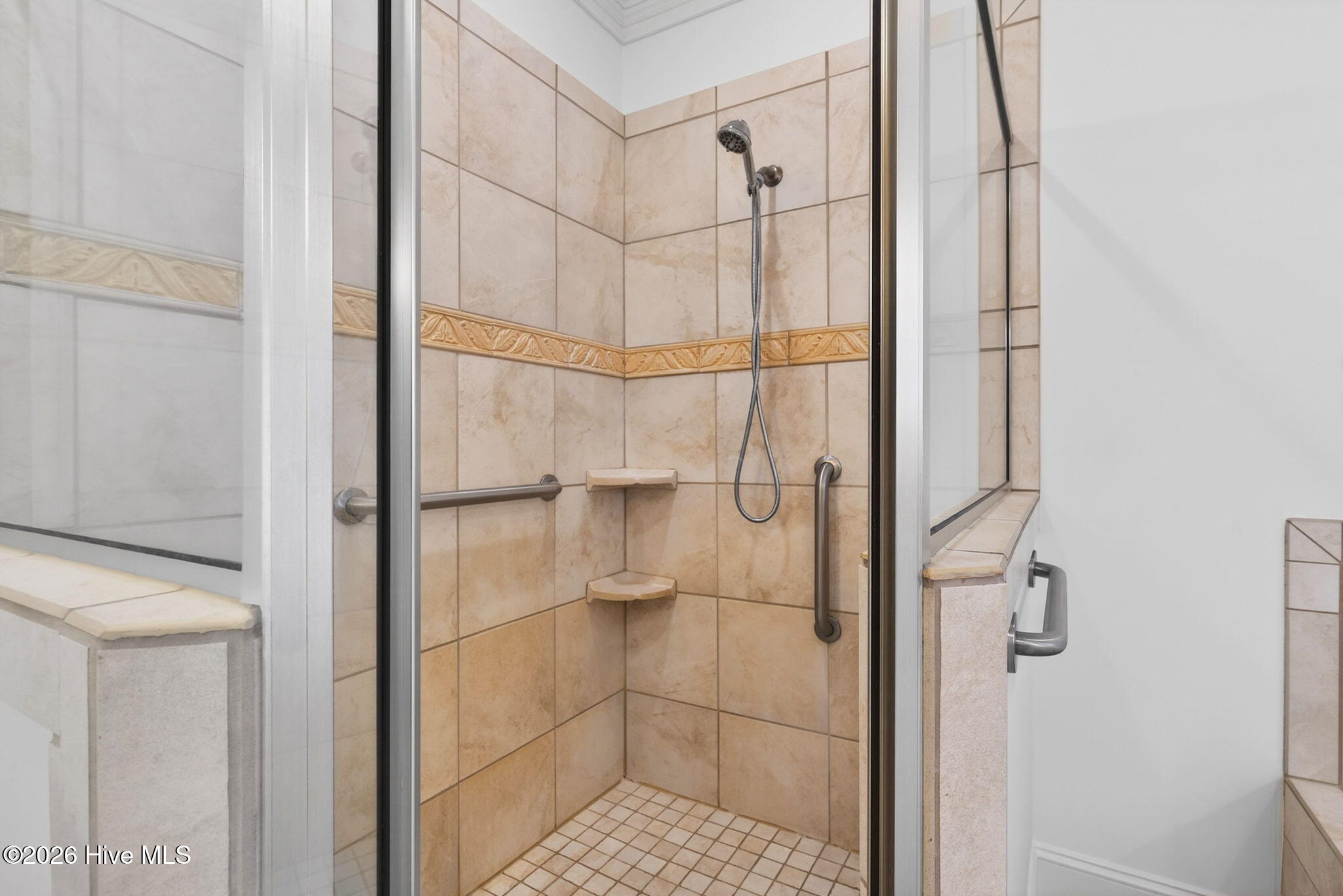 100555125 | Photo 40