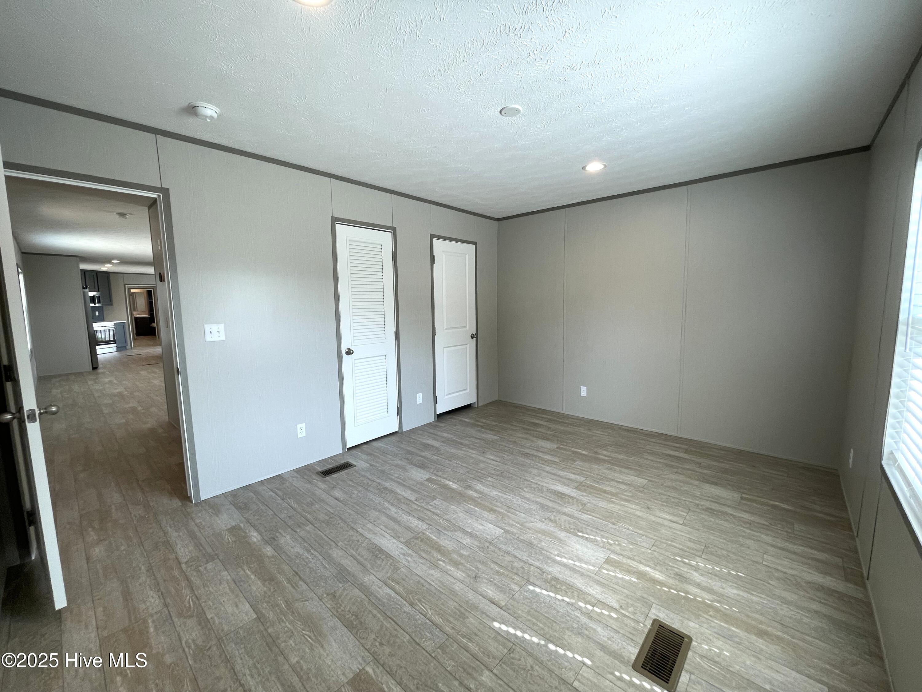 100507283 | Photo 18