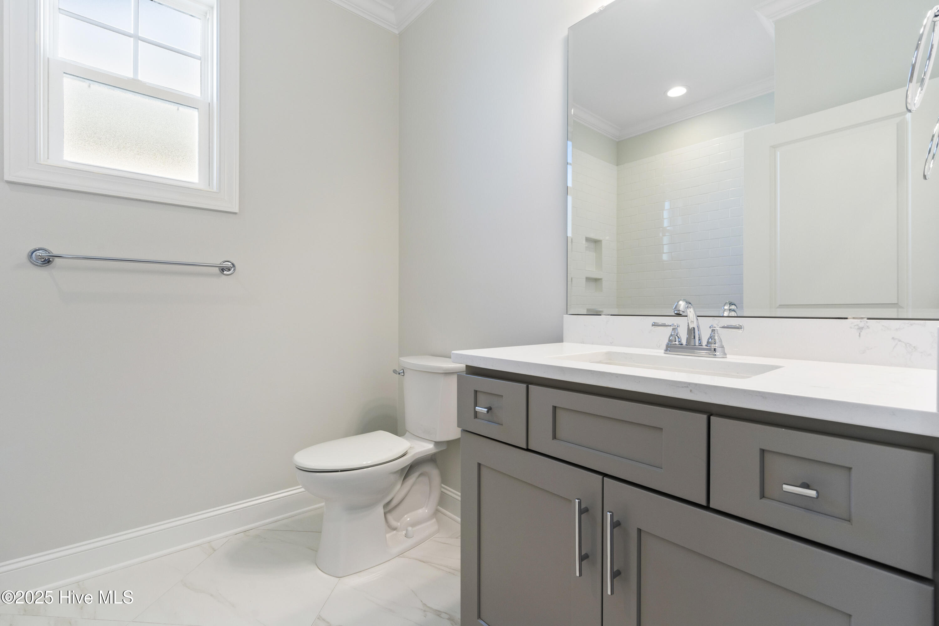 100522089 | Photo 31