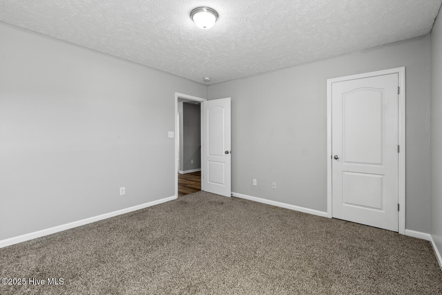 100540100 | Photo 23