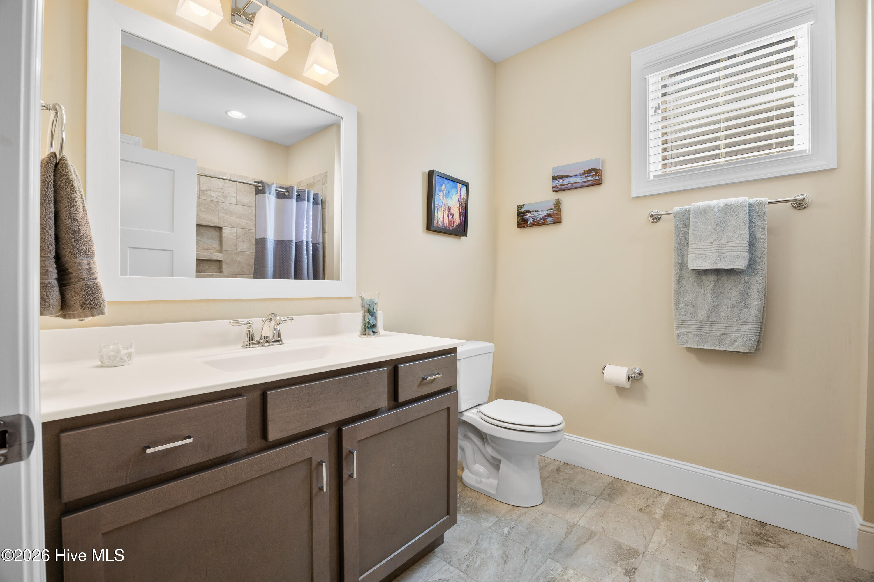 100550520 | Photo 27