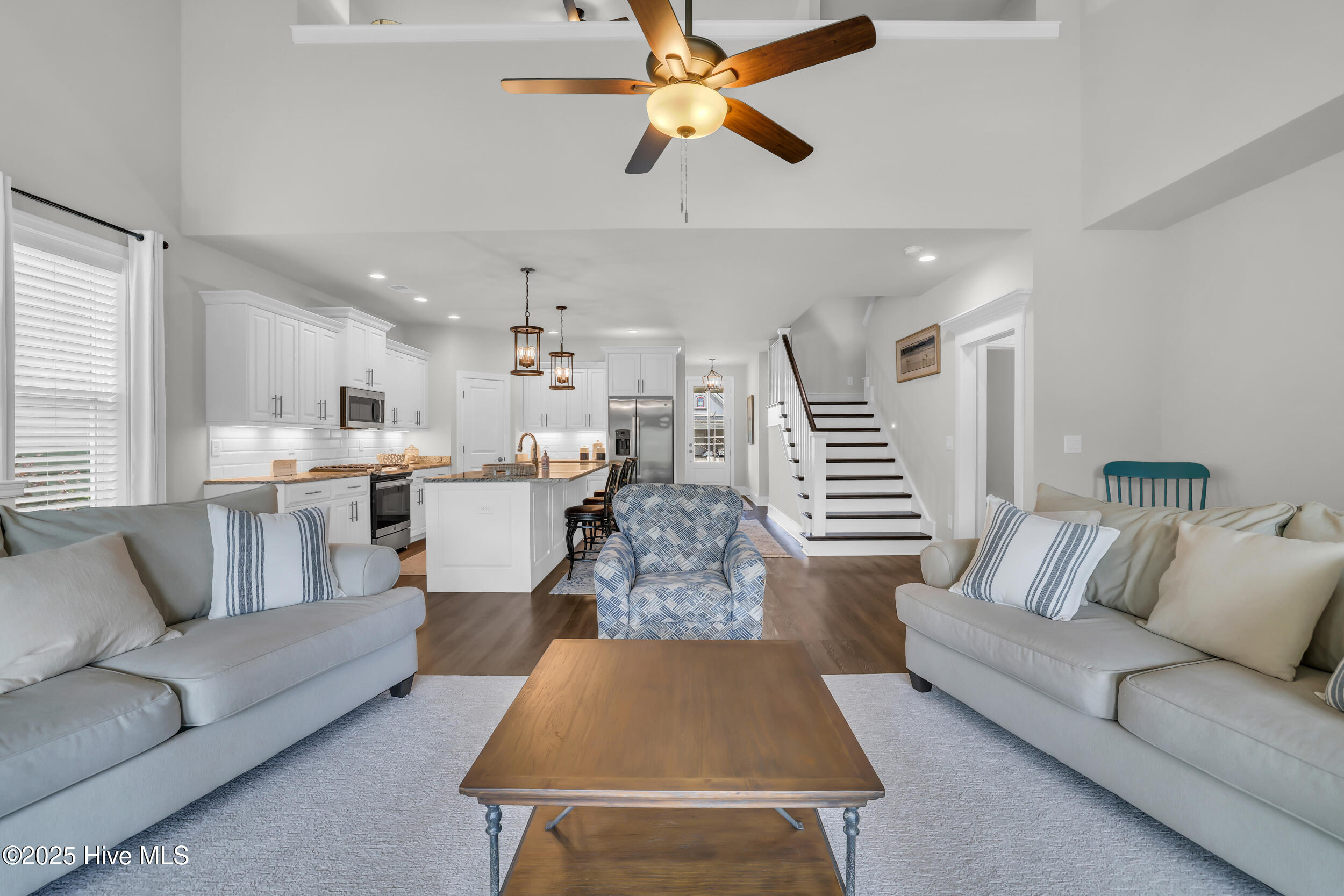 100502745 | Photo 17