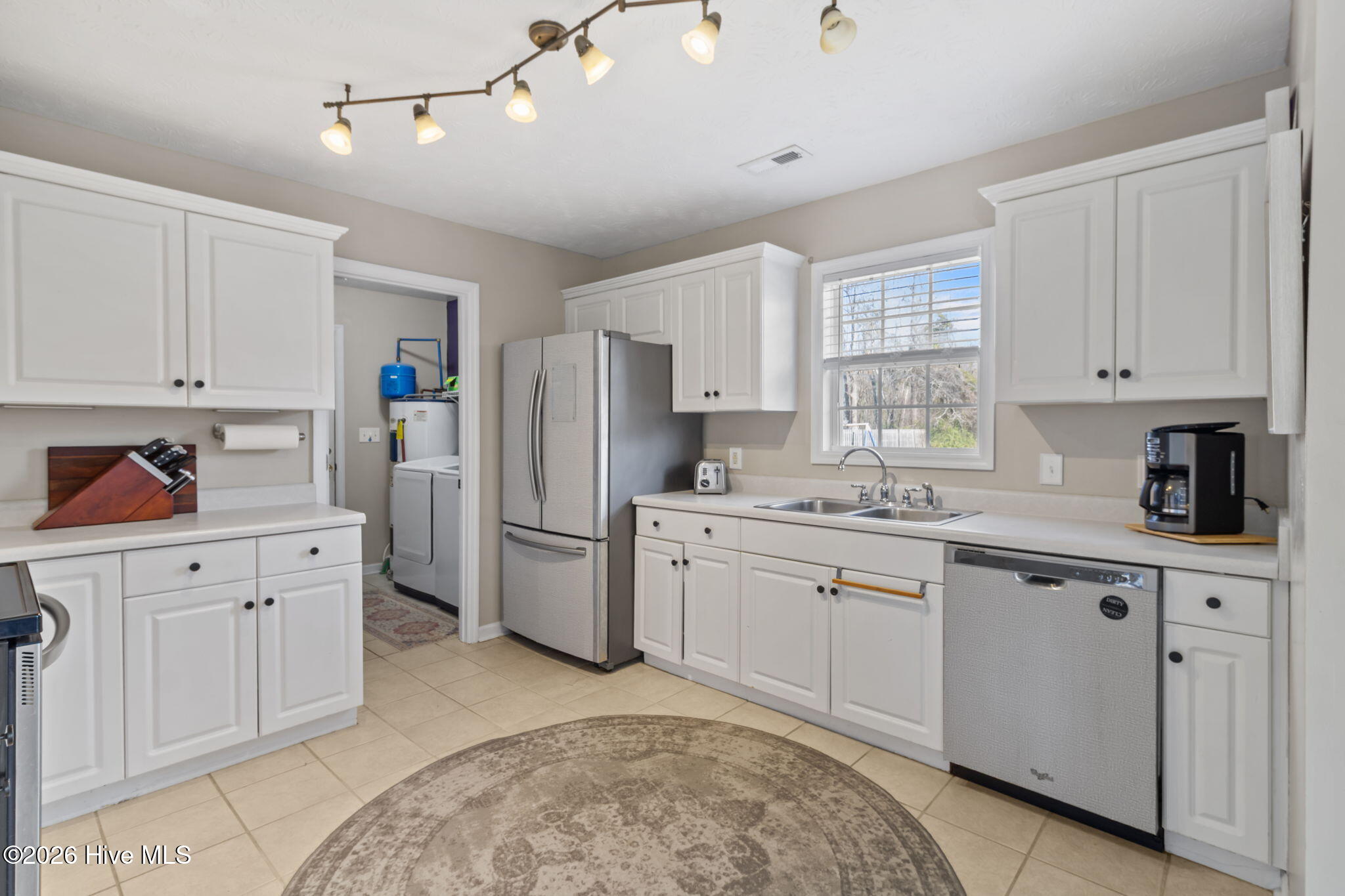 100561943 | Photo 13