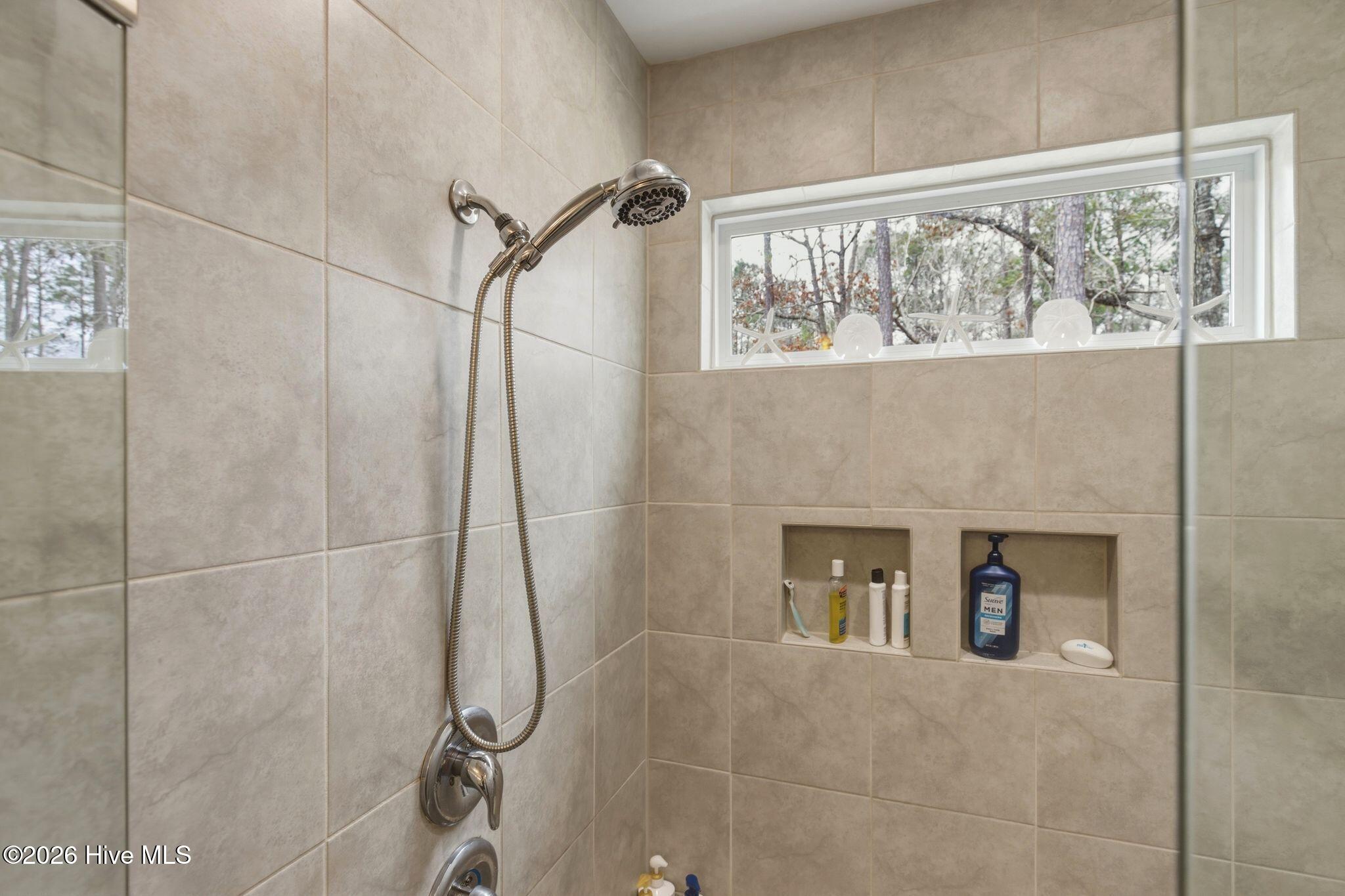 100560702 | Photo 53